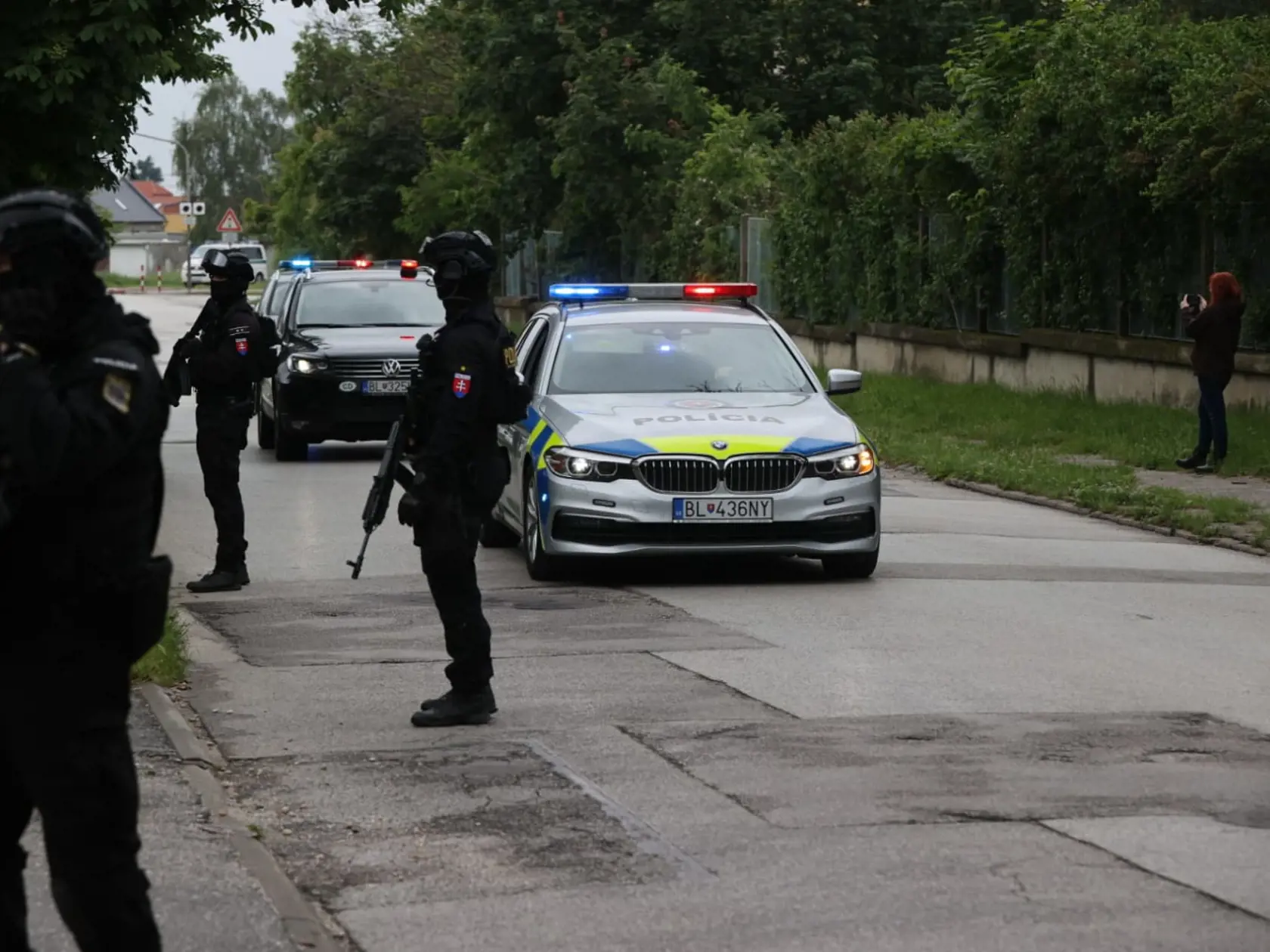 Eskorta doviezla na pojednávanie muža, ktorý strieľal na Fica.