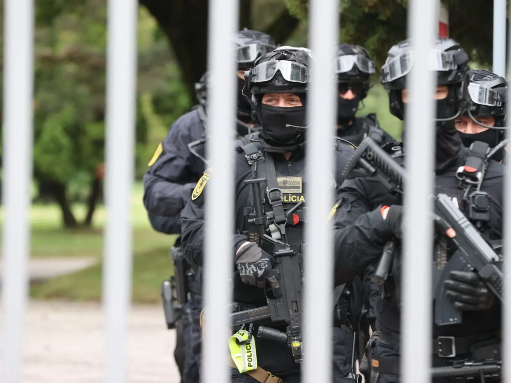 Eskorta doviezla na pojednávanie muža, ktorý strieľal na Fica.
