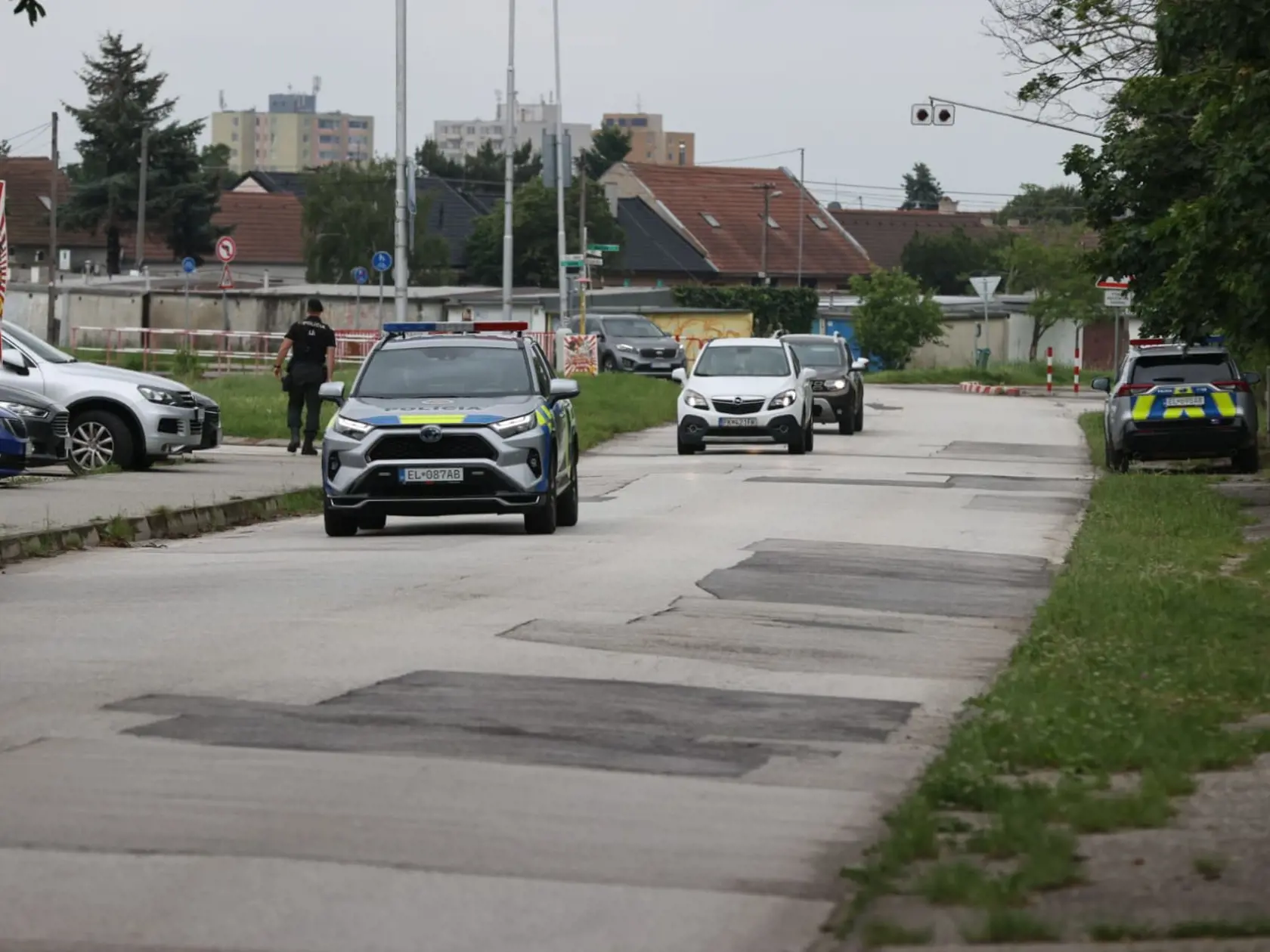Eskorta doviezla na pojednávanie muža, ktorý strieľal na Fica.