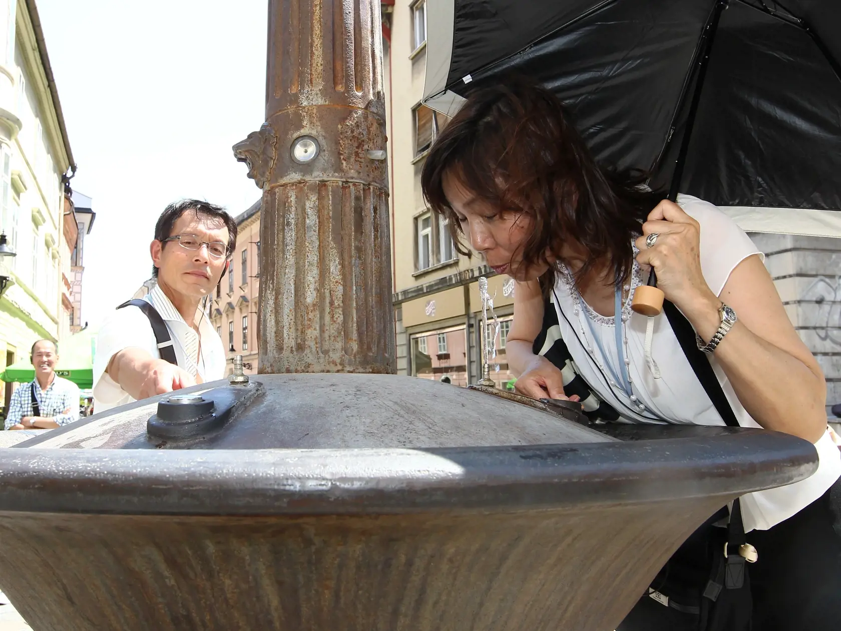 Bratislavske fontanky s pitnou vodou. Obcerstvovacie fontanky v centre Bratislavy, ich lokalizacia a technicky stav. Sposob, ako dodorzat spravny pitny rezim pocas horucich letnych dni.