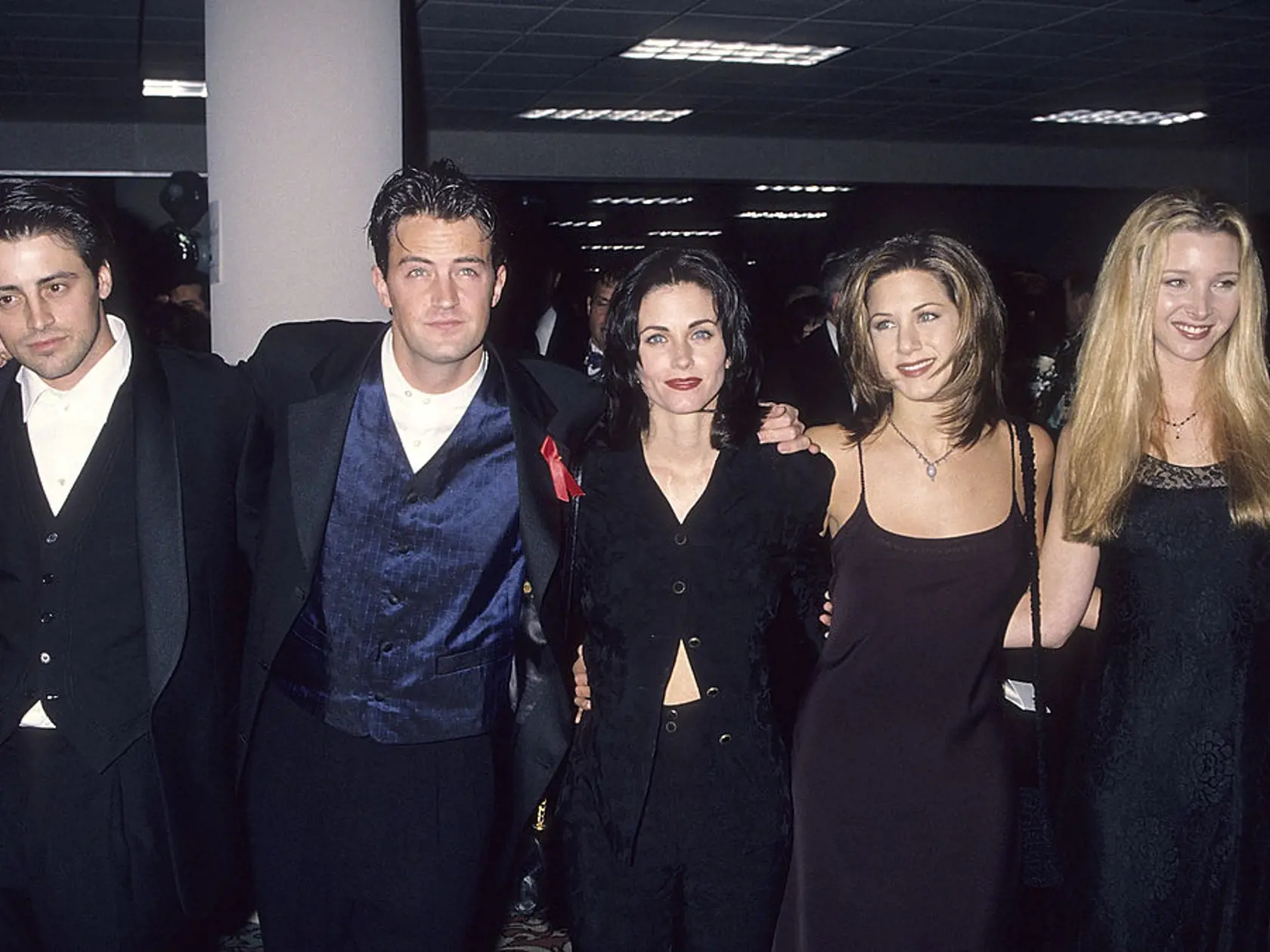 Herec Matthew Perry (druhý zľava) s kolegami z Priateľov