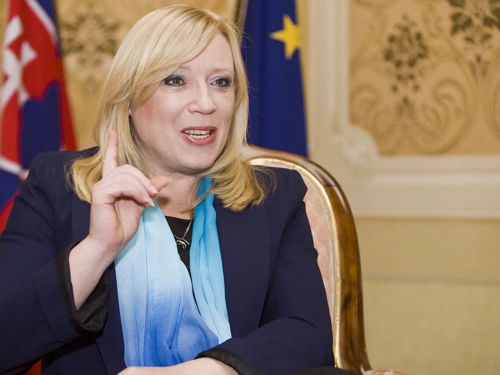 Podľa expremiérky Ivety Radičovej by si "lockdown" mala dať vláda a parlament.