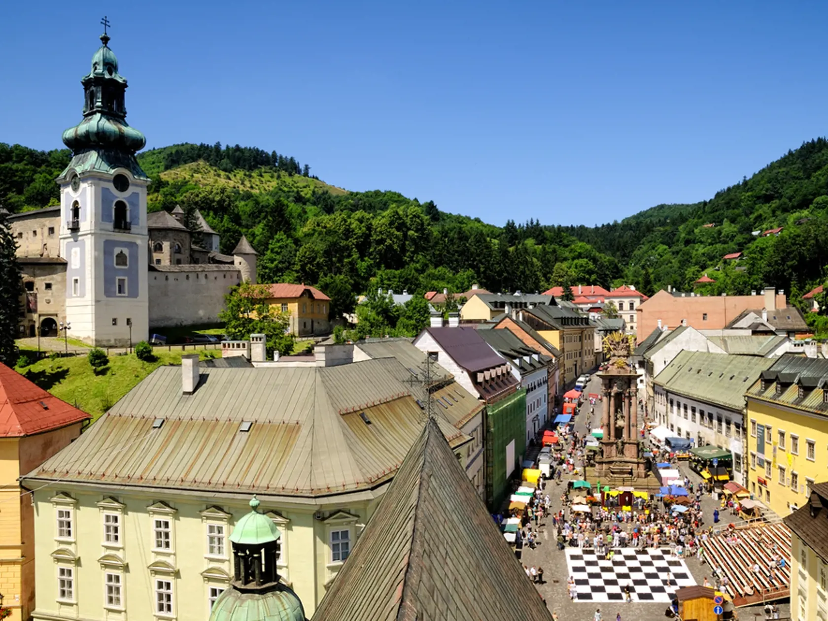 Na strednom Slovensku sa milionári zastavia aj v historickej Banskej Štiavnici.