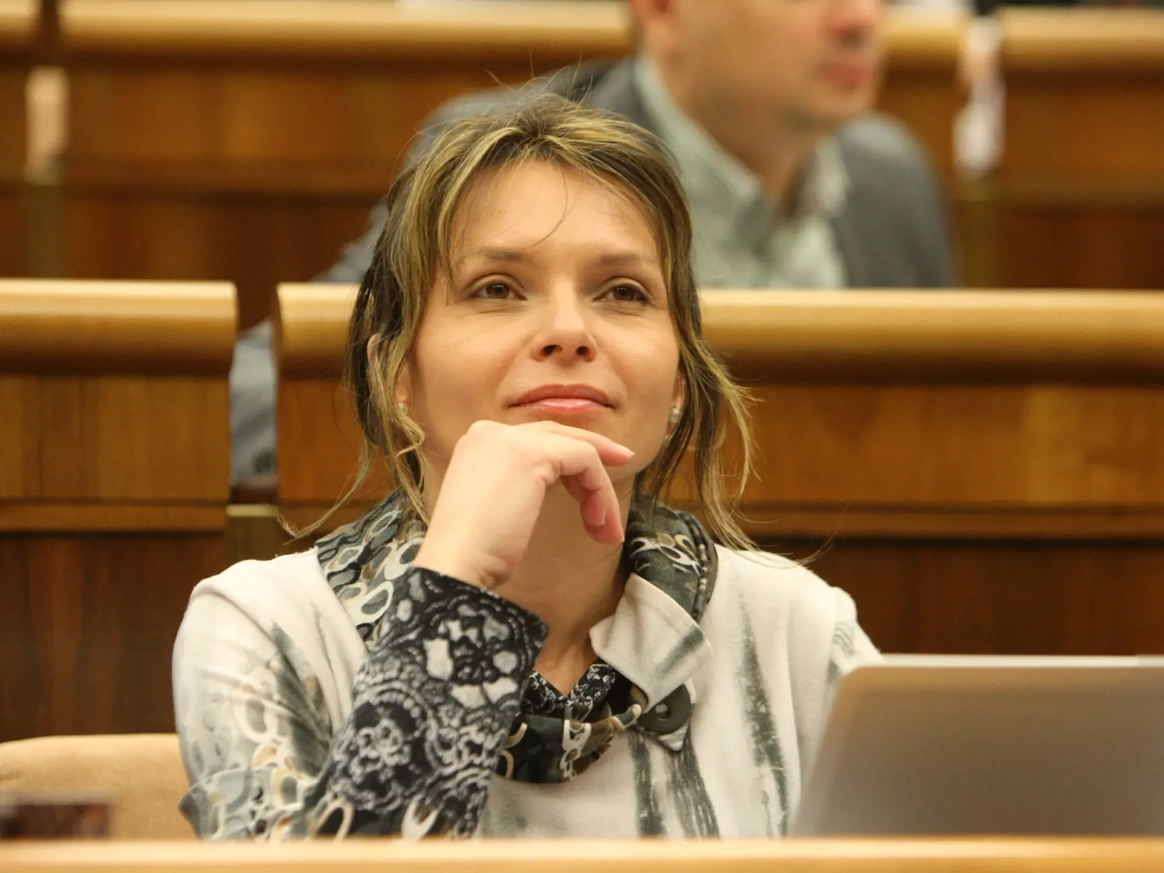 Parlamentná schôdza NRSR - poslankyňa Mezenská.