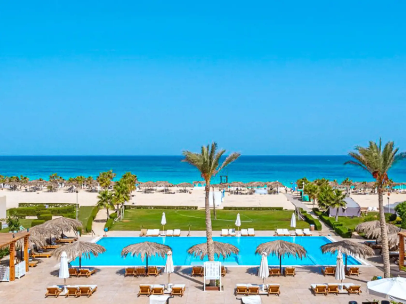Hotel je pri jednej z najkrajších egyptských pláží.