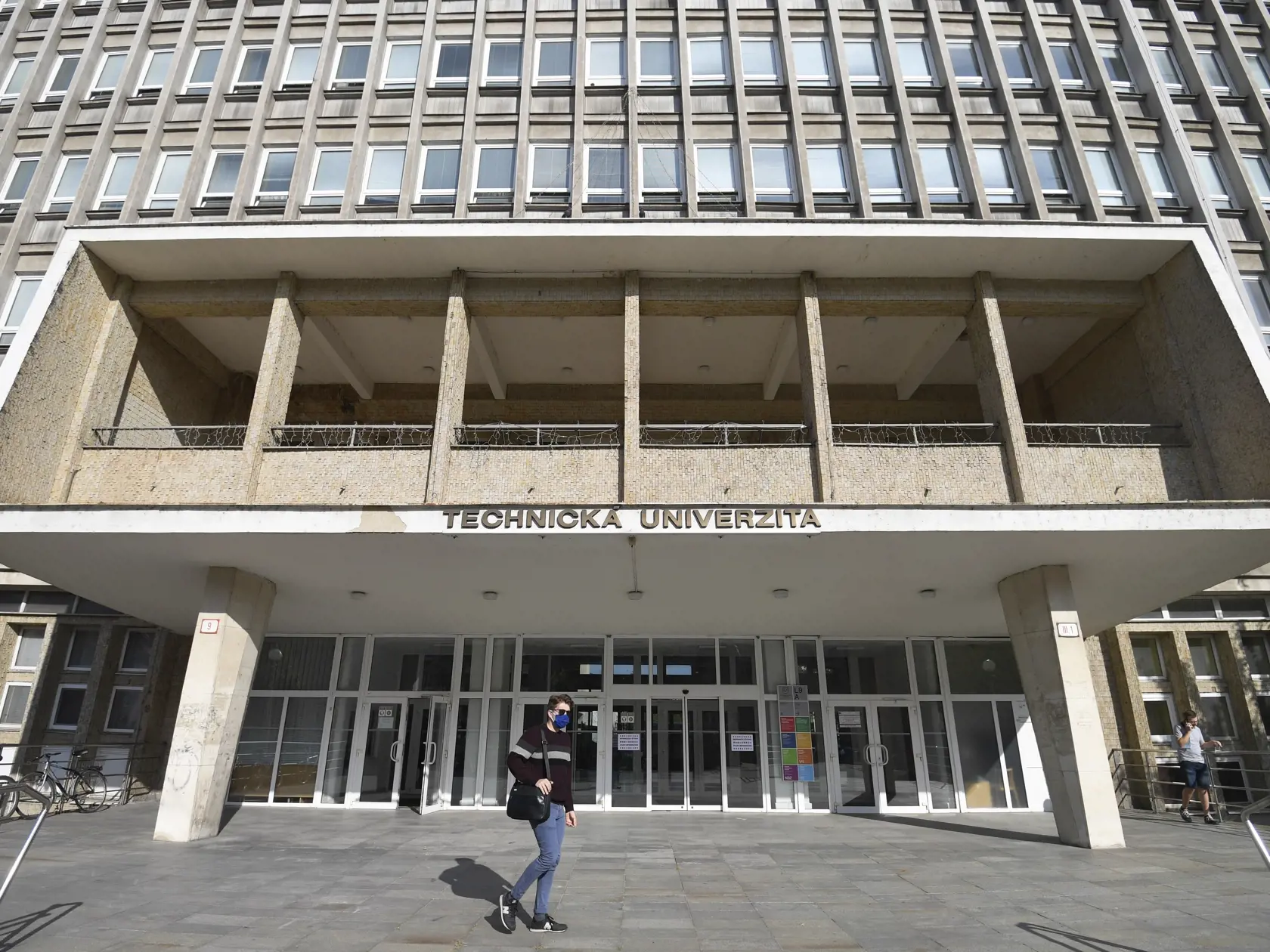 Na snímke budova Technickej univerzity Košice (TUKE) v Košiciach 21. septembra 2020. FOTO TASR - František Iván