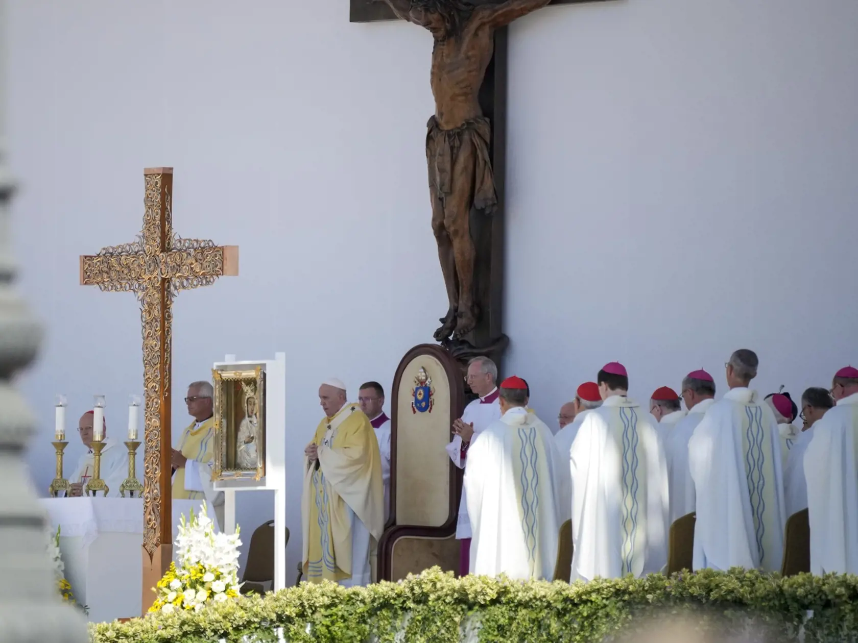 KK32 Budapešť - Pápež František celebruje omšu na záver 52. medzinárodného eucharistického kongresu na Námestí hrdinov (Hősök tere) v Budapešti 12. septembra 2021 v Budapešti. Pápež František v nedeľu ráno pristál v Budapešti. Následne sa stretol s maďarským premiérom Viktorom Orbánom, maďarským prezidentom Jánosom Áderom, členmi konferencie katolíckych biskupov Maďarska, predstaviteľmi reformovanej cirkvi a židovskej komunity Maďarska. Ide o prvú návštevu úradujúceho pápeža v Maďarsku od roku 1