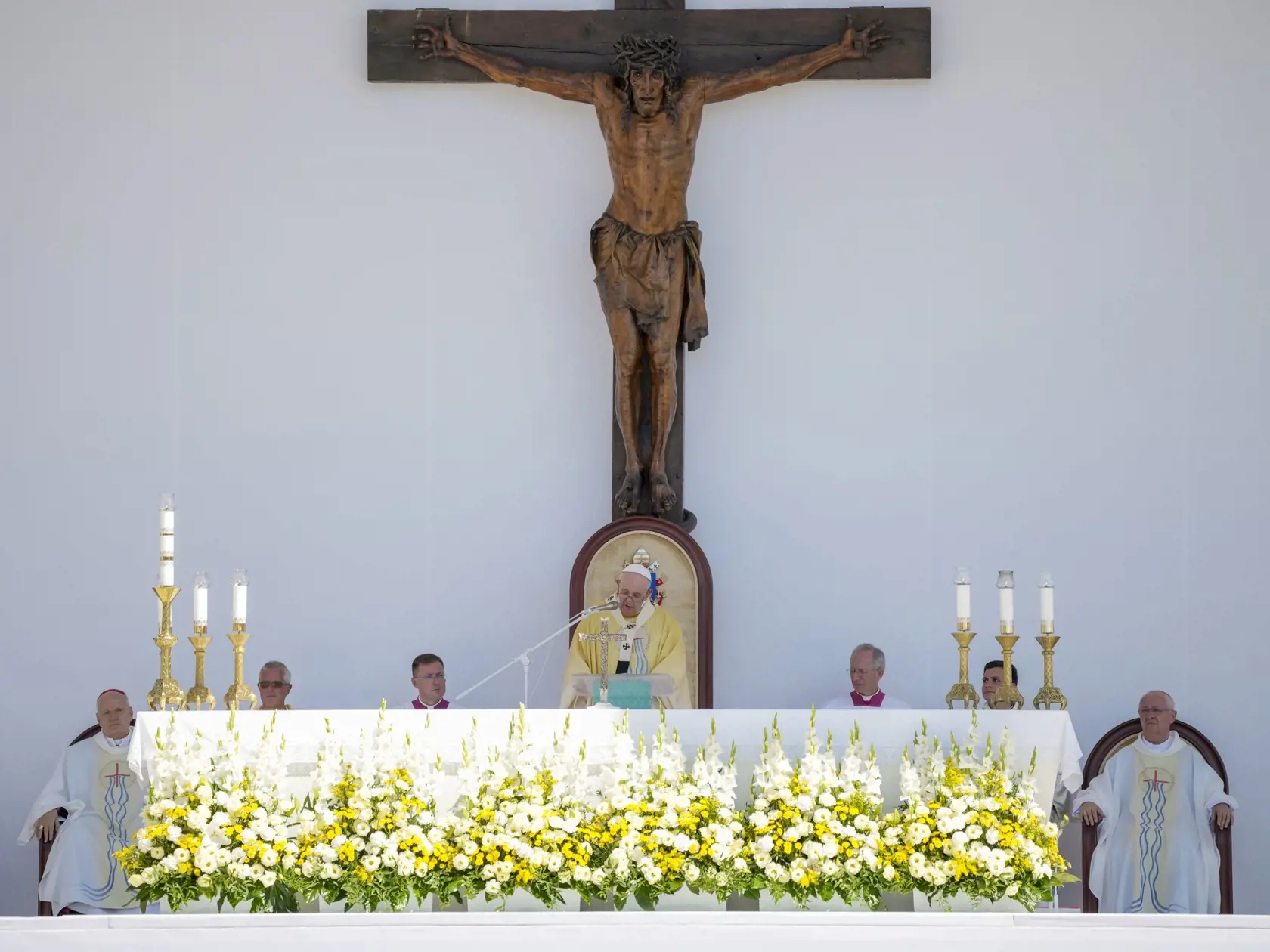 KK43 Budapešť - Pápež František celebruje sv. omšu na záver 52. medzinárodného eucharistického kongresu na Námestí hrdinov (Hősök tere) v Budapešti 12. septembra 2021 v Budapešti. Pápež František v nedeľu ráno pristál v Budapešti. Následne sa stretol s maďarským premiérom Viktorom Orbánom, maďarským prezidentom Jánosom Áderom, členmi konferencie katolíckych biskupov Maďarska, predstaviteľmi reformovanej cirkvi a židovskej komunity Maďarska. Ide o prvú návštevu úradujúceho pápeža v Maďarsku od ro