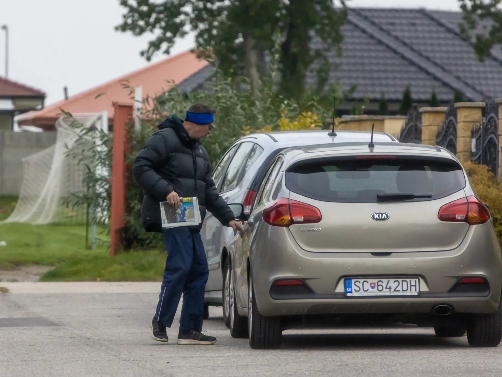Na snímke je Dobroslav Trnka, pri svojom aute. 