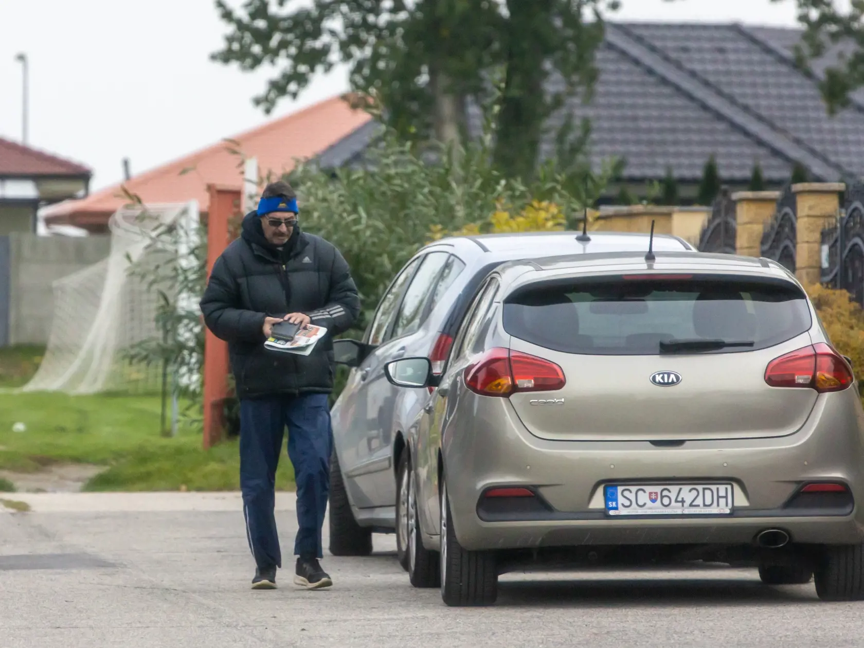 Na snímke je Dobroslav Trnka, pri svojom aute. 