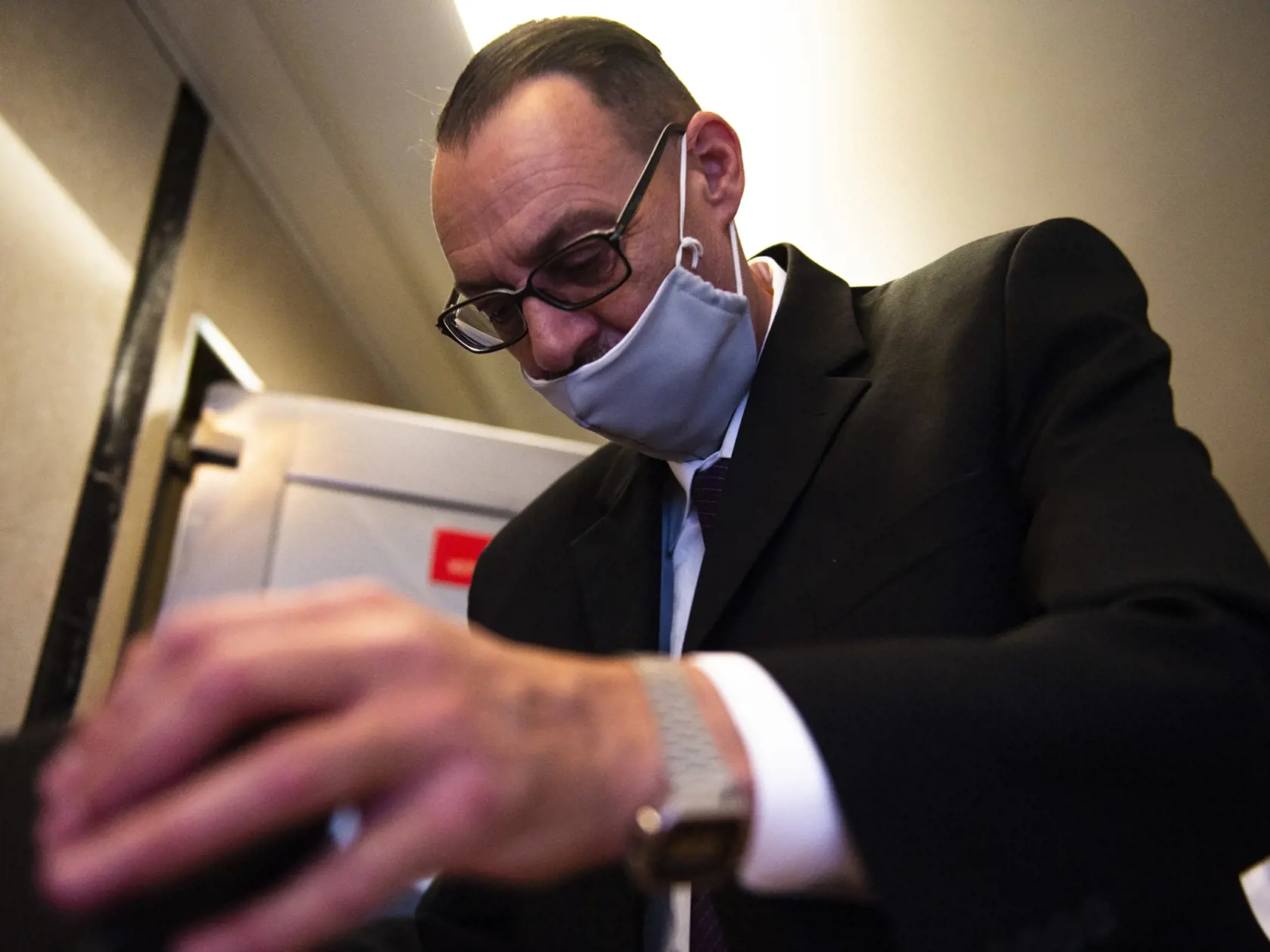 Na snímke bývalý generálny prokurátor Dobroslav Trnka prichádza na ústne pojednávanie pred 3. disciplinárnou komisiou Generálnej prokuratúry (GP) SR 23. júna 2020 v Bratislave. FOTO TASR - Jakub Kotian
