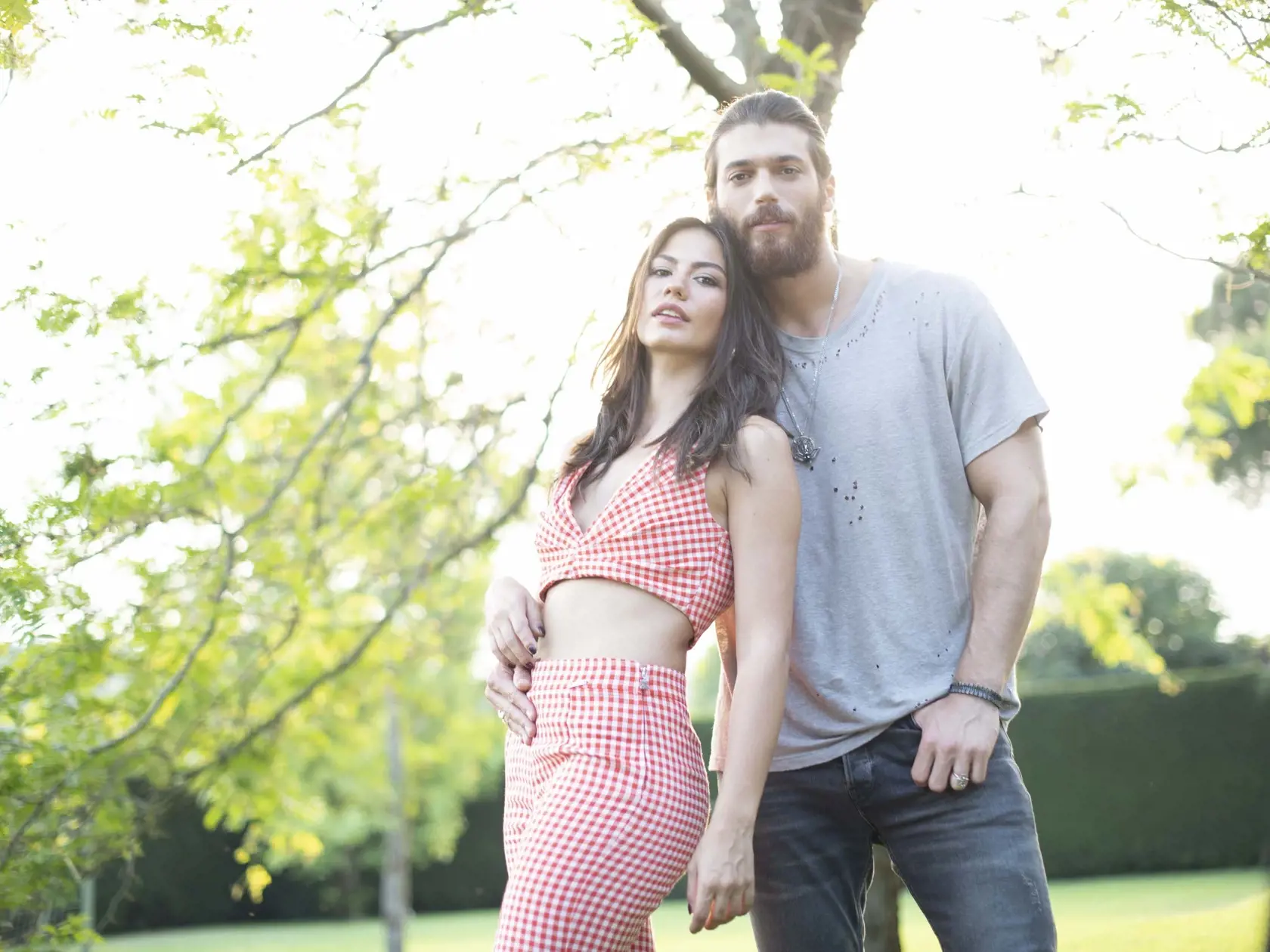 Hlavné úlohy získali Demet Özdemir a Can Yaman.