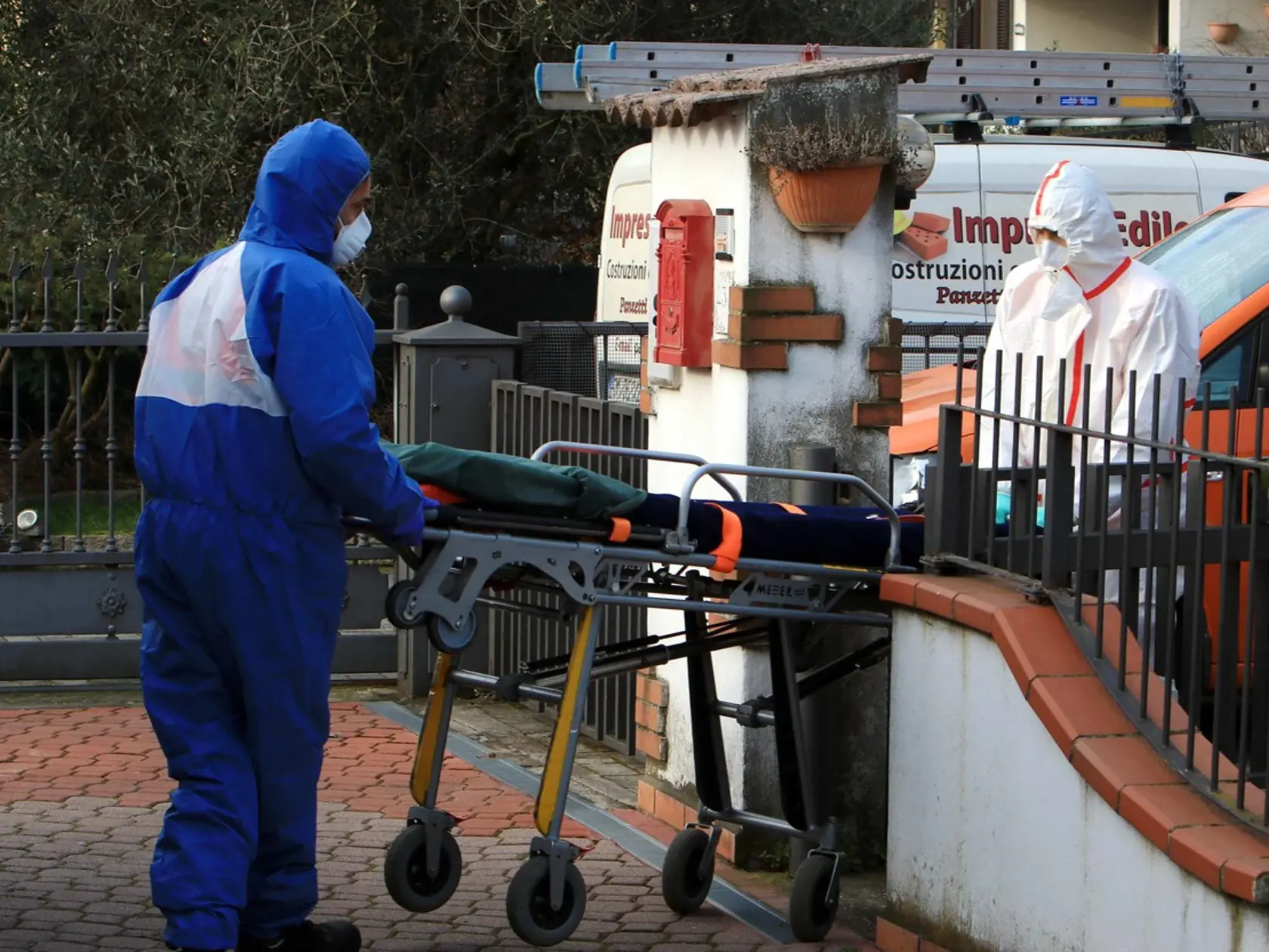 Koronavírus v Taliansku zasiahol aj do známeho benátskeho karnevalu.