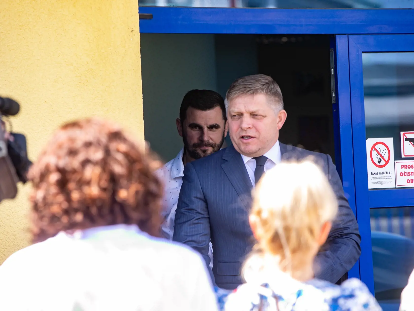 Foto po skončení politickej relácie v televízii TA3. Na fotke je Robert Fico.