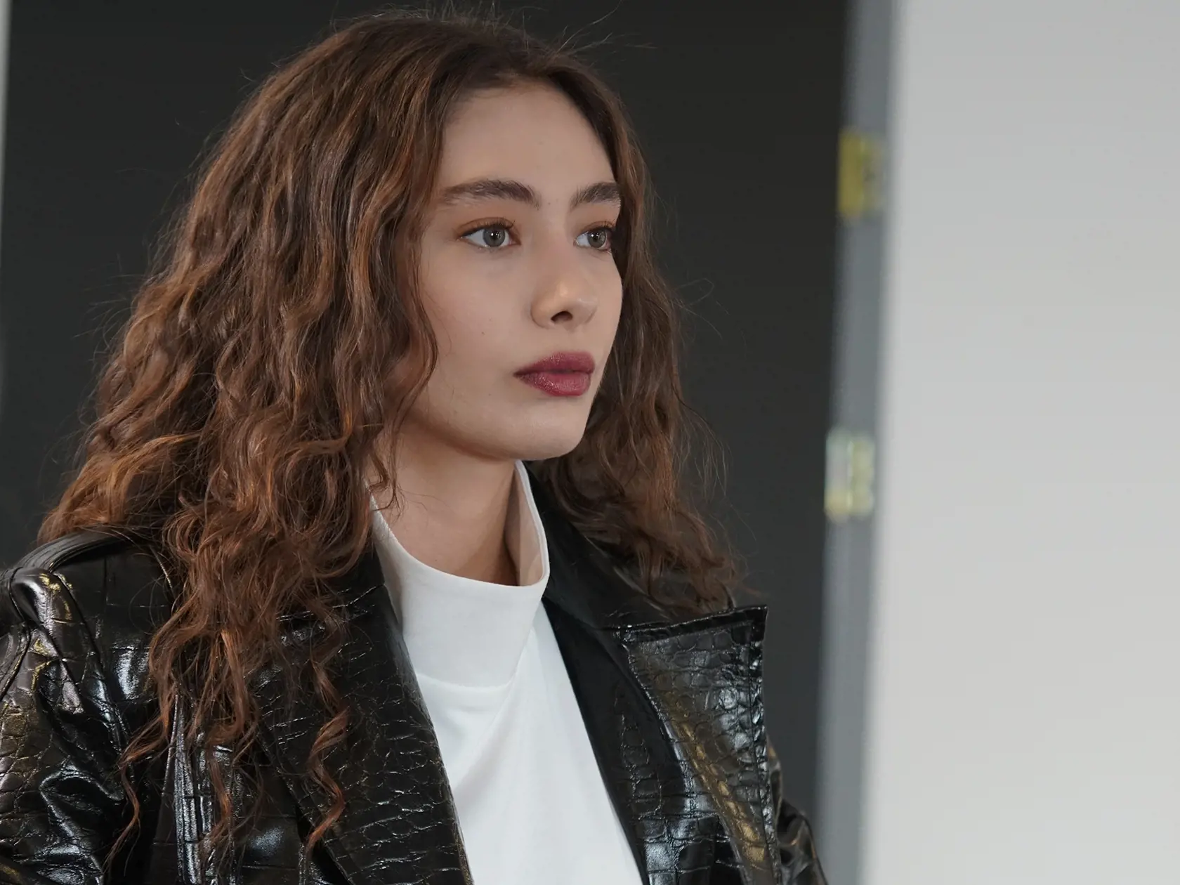 Veľvyslancova dcéra je aktuálne vysielaná. Patrí medzi najobľúbenejšie seriály v Turecku.