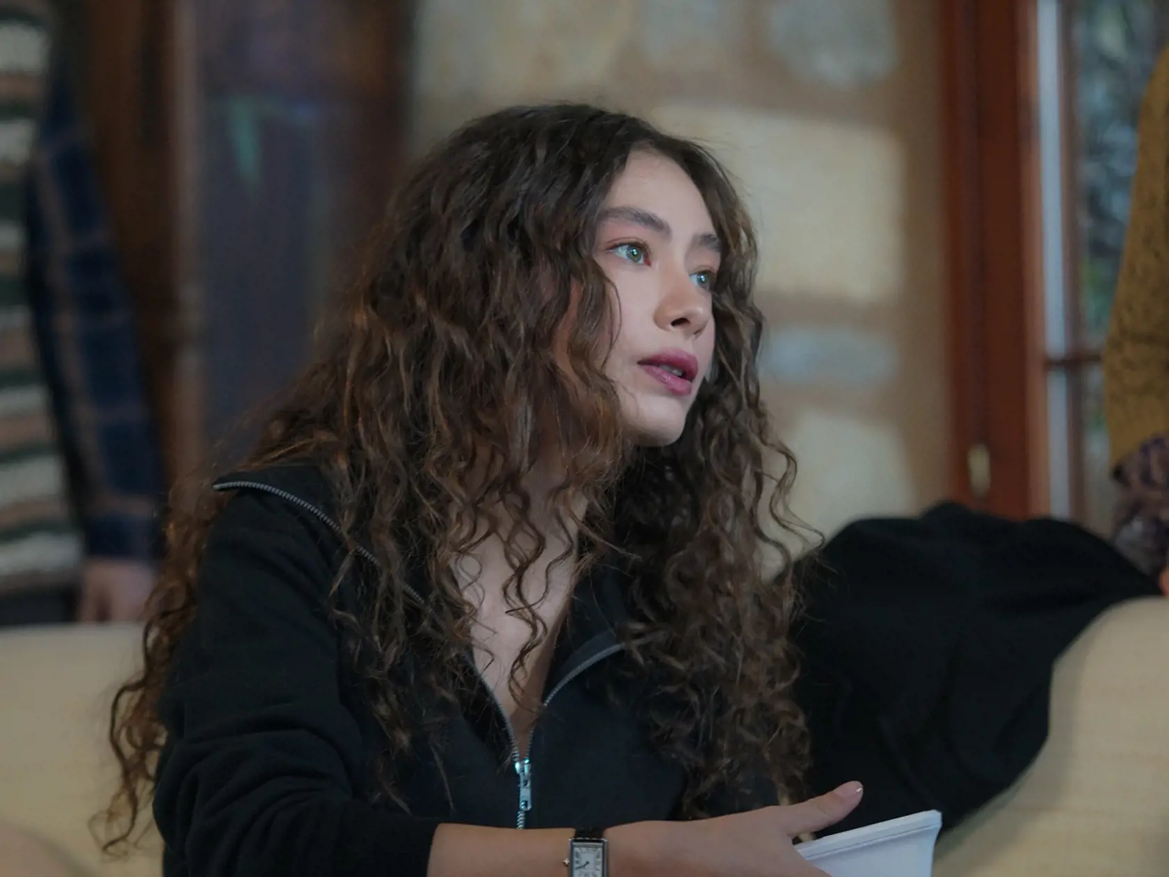 Veľvyslancova dcéra je aktuálne vysielaná. Patrí medzi najobľúbenejšie seriály v Turecku.