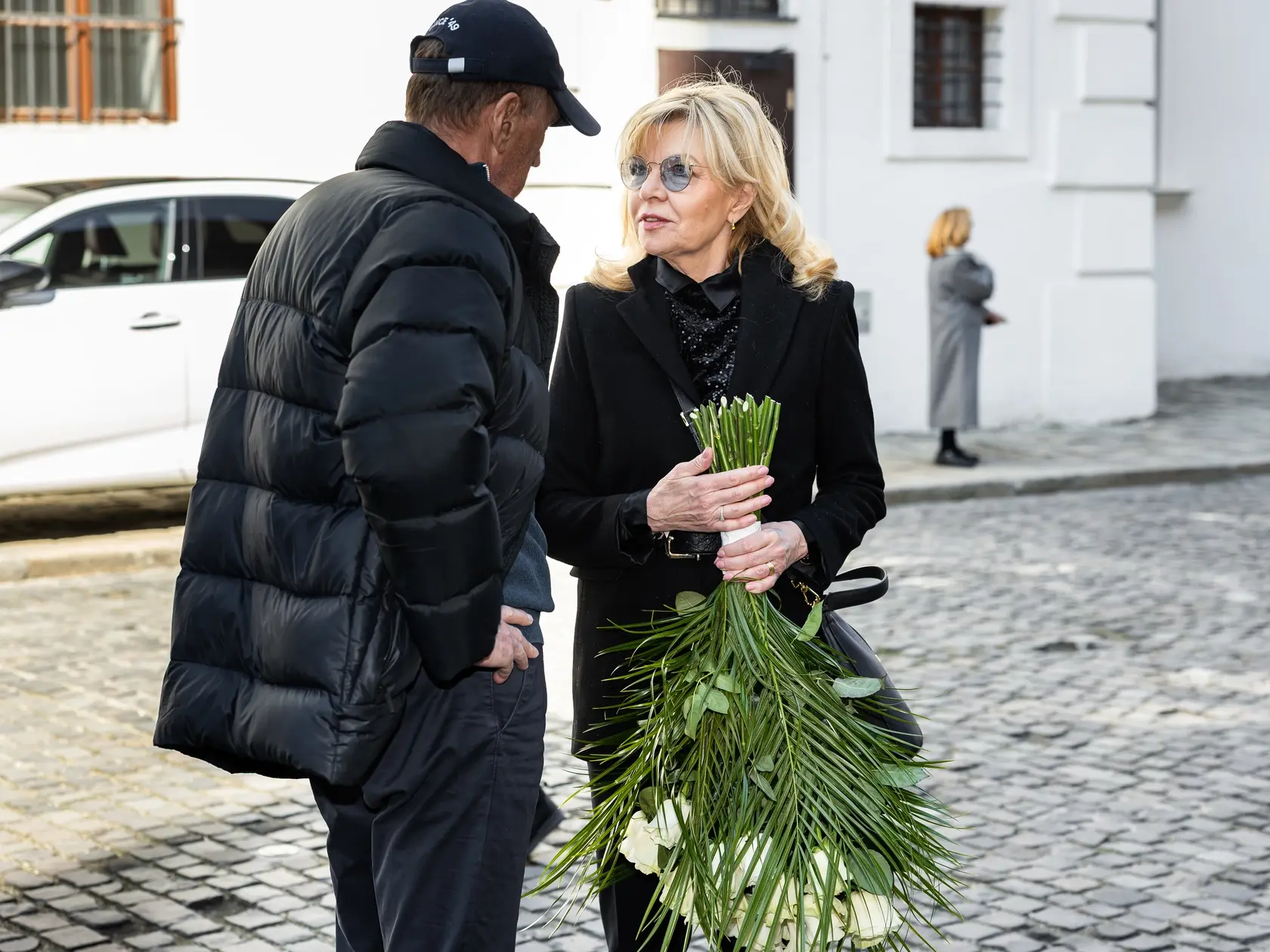 Posledná rozlúčka s hercom Štefanom Kvietikom za účasti rodiny aj verejnosti v Katedrále sv. Martina v Bratislave. Na snímke Zuzana Ťapáková. 