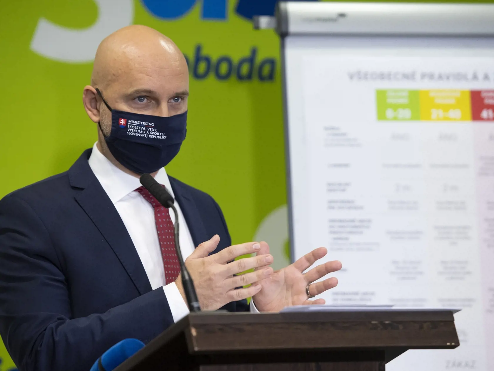 Na snímke podpredseda SaS a minister školstva, vedy, výskumu a športu (MŠVVŠ) SR Branislav Gröhling počas tlačovej konferencie strany SaS k predstaveniu protipandemického plánu Semafor 23. novembra 2020 v Bratislave. FOTO TASR - Pavel Neubauer 