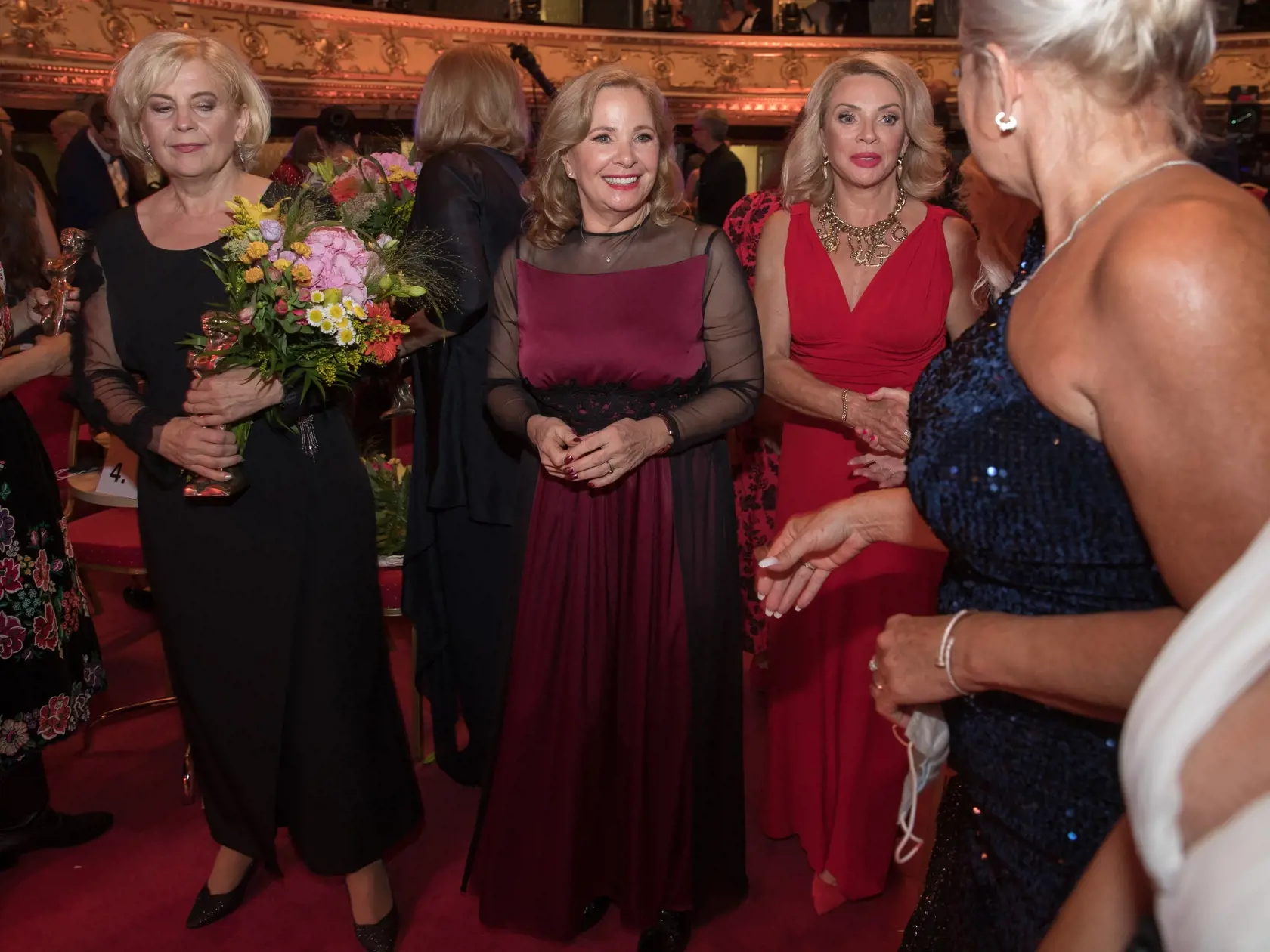 Odovzdávanie ocenení ankety Slovenka roka v priestoroch historickej budovy Slovenského Národného Divadla v Bratislave. Na snímke je Kamila Magálová a Zdena Studenková.