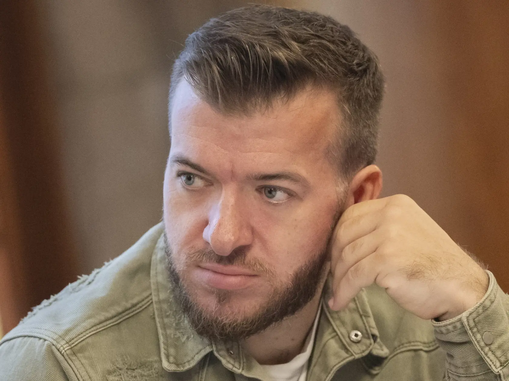 Na snímke herec inscenácie Prešporské porno Martin Madej počas tlačovej konferencie v Divadle P. O. Hviezdoslava (DPOH) vo štvrtok 16. mája 2024 v Bratislave. FOTO TASR - Martin Baumann