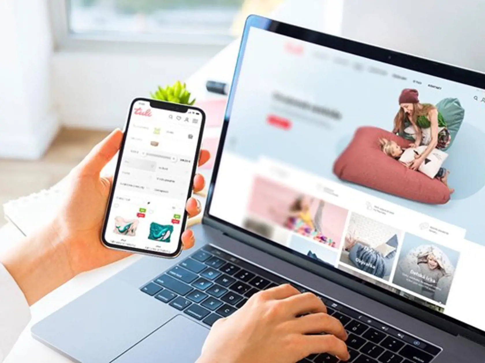 Spotrebitelia využívajú nakupovanie cez e-shopy na rôznych zariadeniach.