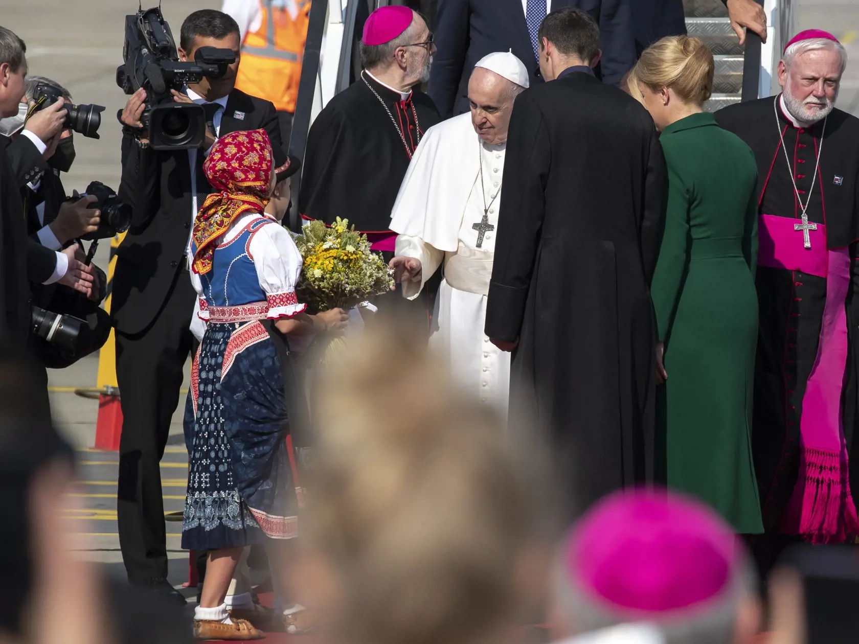 Prílet pápeža Františka na letisko M.R. Štefánika v Bratislave pri príležitosti trodňovej apoštolskej návštevy Slovenska. 