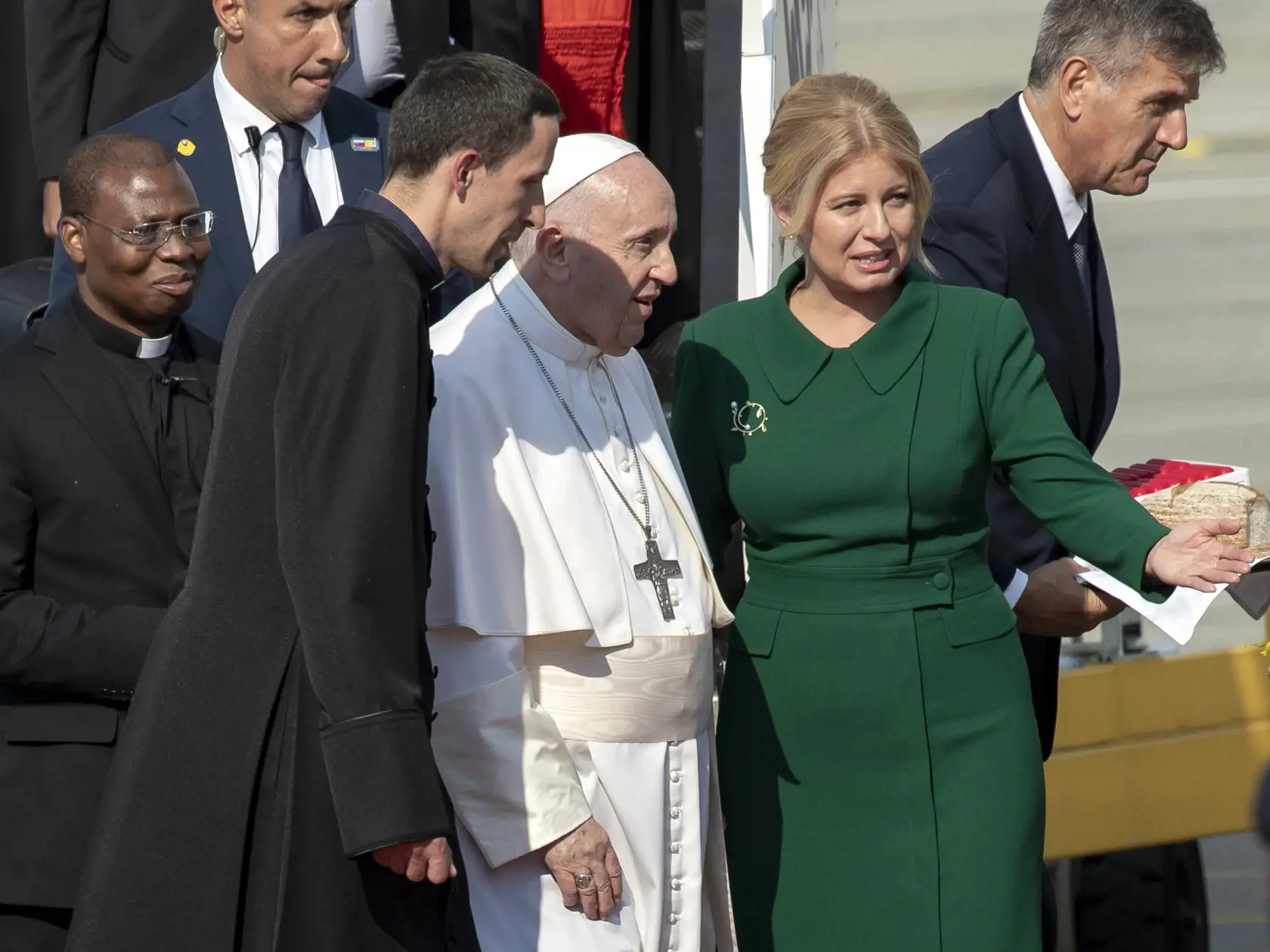 Prílet pápeža Františka na letisko M.R. Štefánika v Bratislave pri príležitosti trodňovej apoštolskej návštevy Slovenska. 