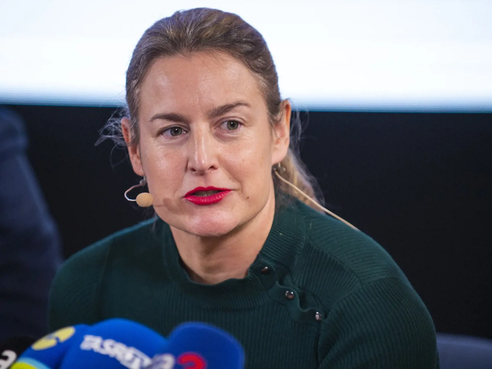 "Z môjho detstva mi v pamäti utkvela jedna šibačka, po ktorej som musela umývať podlahu na schodisku. Až na tento jeden prípad boli inak moji šibači, chvalabohu väčšinou veľmi zhovievaví a minimalistickí," dodáva so smiechom. "Spomínam si, že ako malá som si na nich vždy počkala a za bitku som ich patrične odmenila," uzavrela.