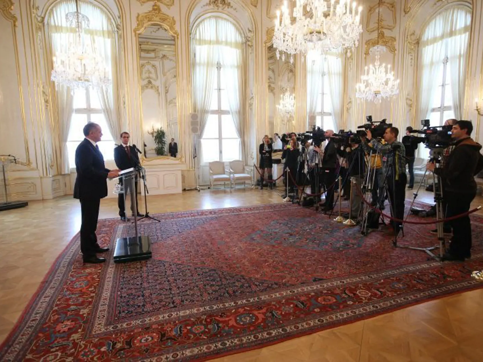 Andrej Kiska pred novinármi zhodnotil priebeh referenda a jeho výsledky.