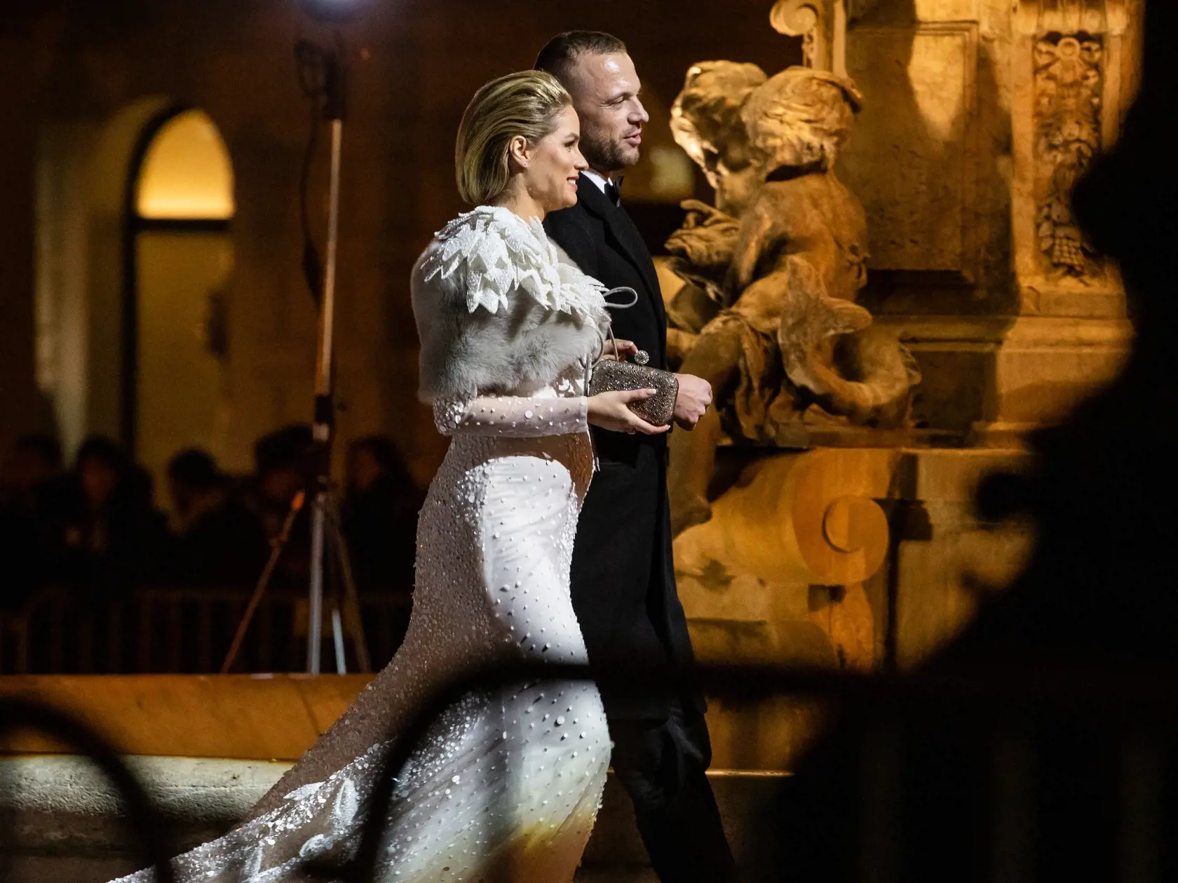 Príchod hostí na 20. dobročinný Ples v opere, ktorý sa konal tradične v starej budove Slovenského národného divadla v Bratislave. Na snímke Marián Gáborík a Ivana Gáborík.