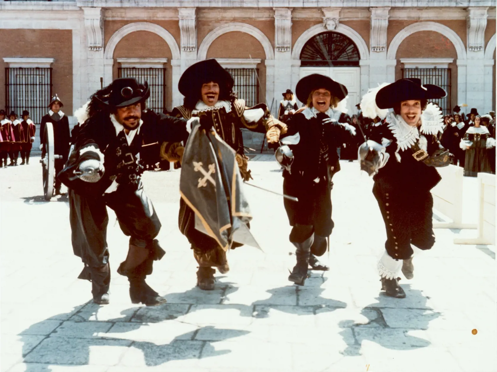 Richard Chamberlain hral Aramisa v Troch mušketieroch režiséra Richarda Lestera z roku 1973.
