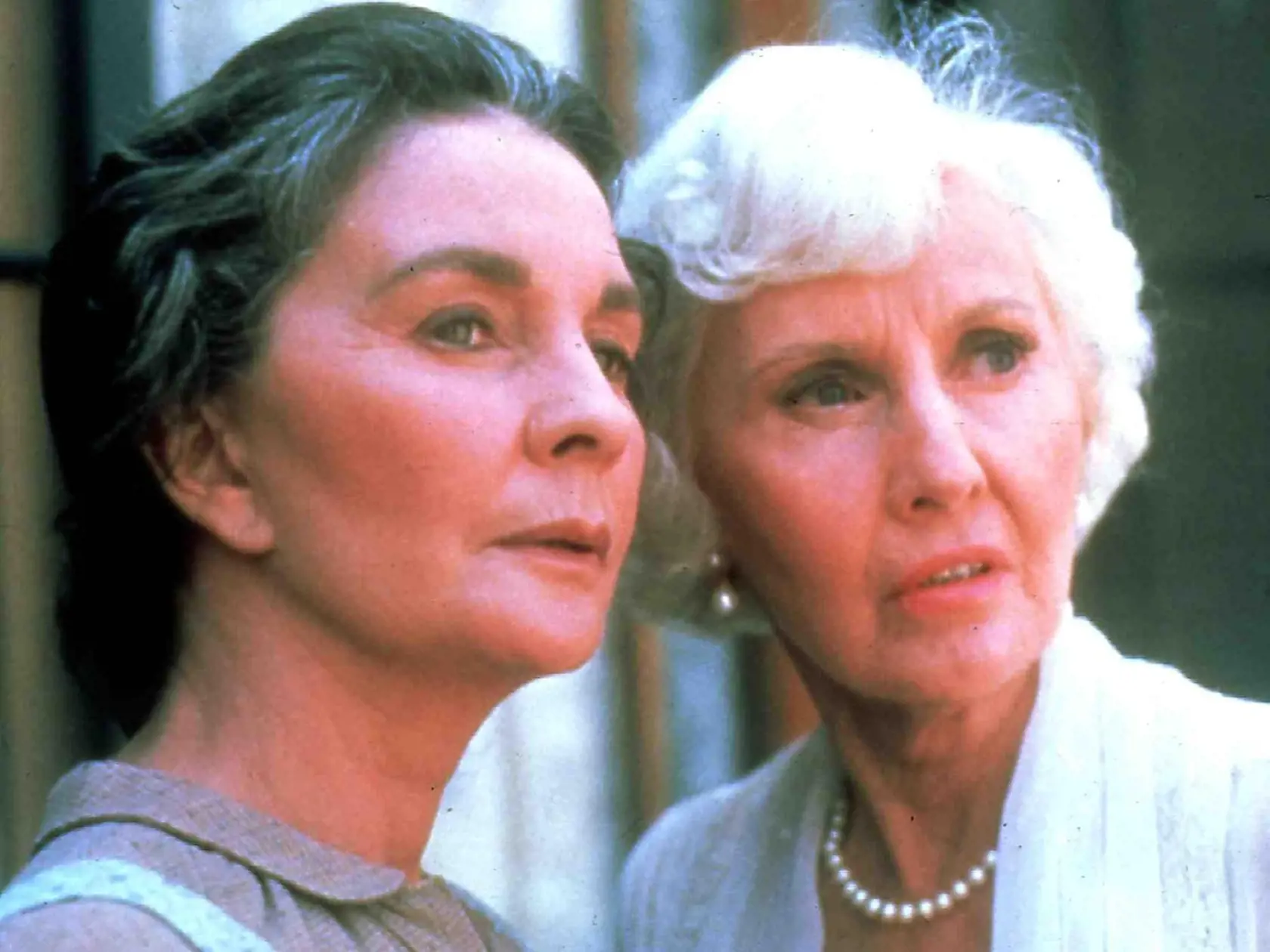 Jean Simmons a Barbara Stanwyck