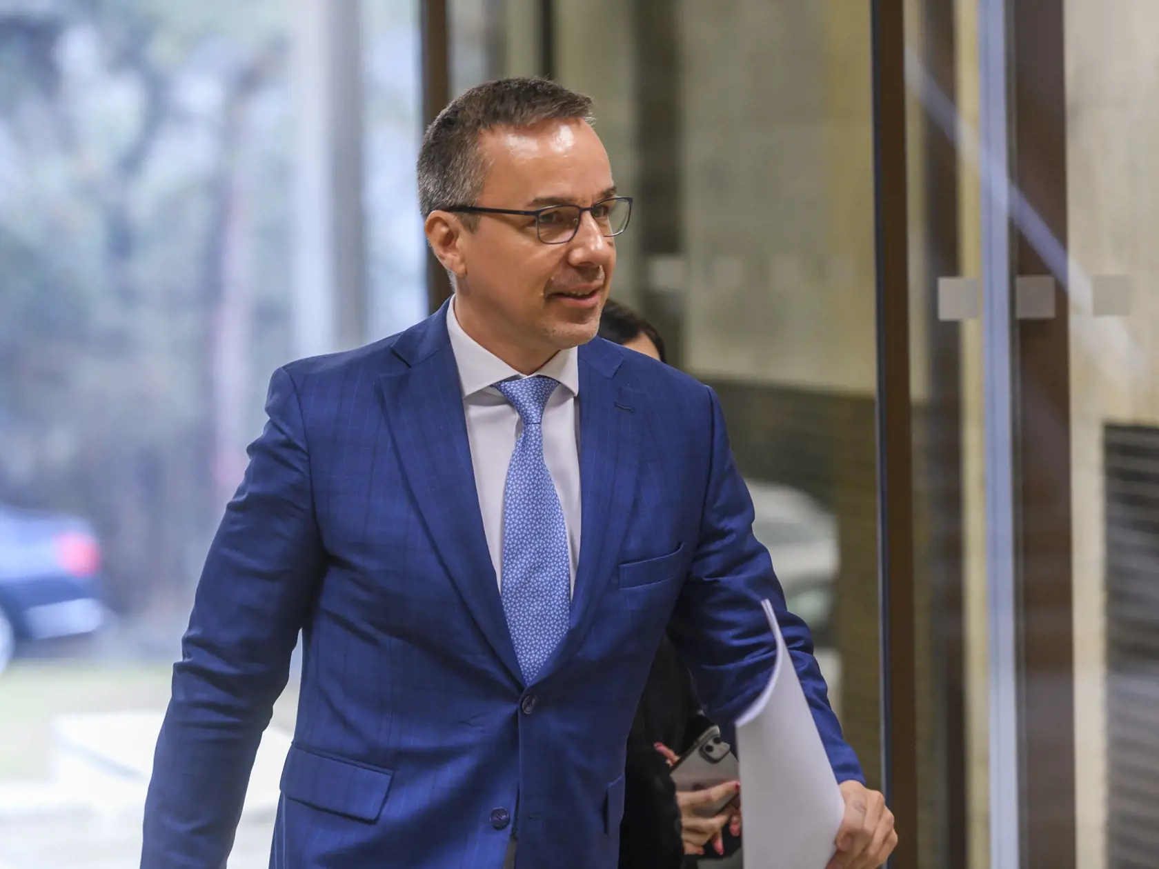 Na snímke minister práce, sociálnych vecí a rodiny SR Erik Tomáš (Hlas-SD) prichádza na 12. rokovanie vlády SR v Bratislave 18. januára 2024. FOTO TASR - Jaroslav Novák