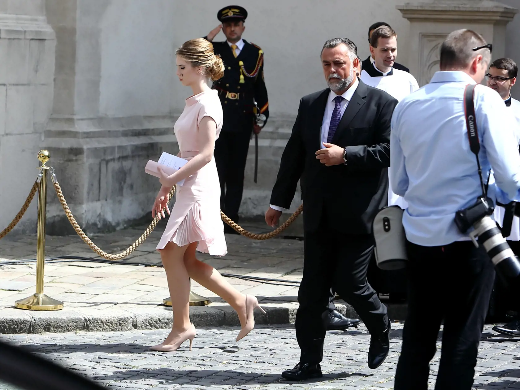Na snímke udalosti počas odchodu prezidentky Zuzany Čaputovej z Reduty smerom k Dómu Sv. Martina. 