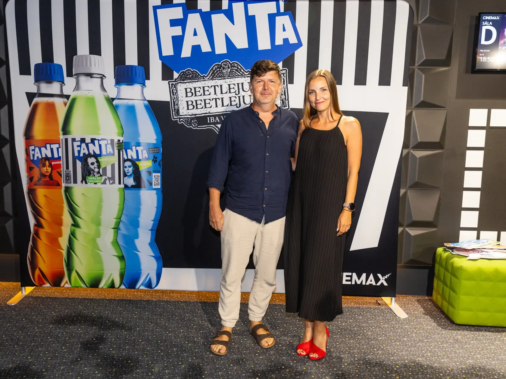 Premiéra filmu Beetlejuice Beetlejuice: Na snímke Andrej Bičan s partnerkou Miškou.
