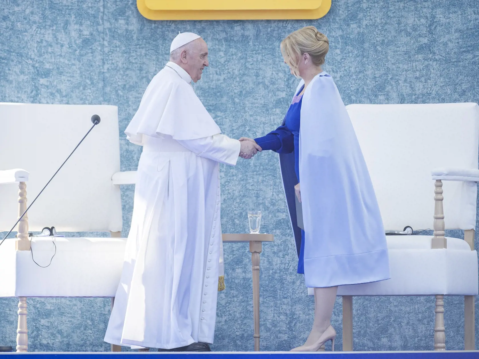 V nedeľu 12. septembra 2021 pricestoval na oficiálnu návštevu Slovenska pápež František. Počas návštevy, ktorá potrvá do 15. septembra Svätý Otec zavíta do Bratislavy, Košíc, Prešova a Šaštína. Stretne sa s troma najvyššími ústavnými činiteľmi, ale aj zástupcami židovskej či rómskej komunity. V Šaštíne je na programe svätá omša s homíliou Svätého Otca. Návšteva, ktorej mottom je “ S Máriou a Jozefom na ceste za Ježišom” je prvou cestou pápeža Františka na Slovensko. Na snímke pápež František a p