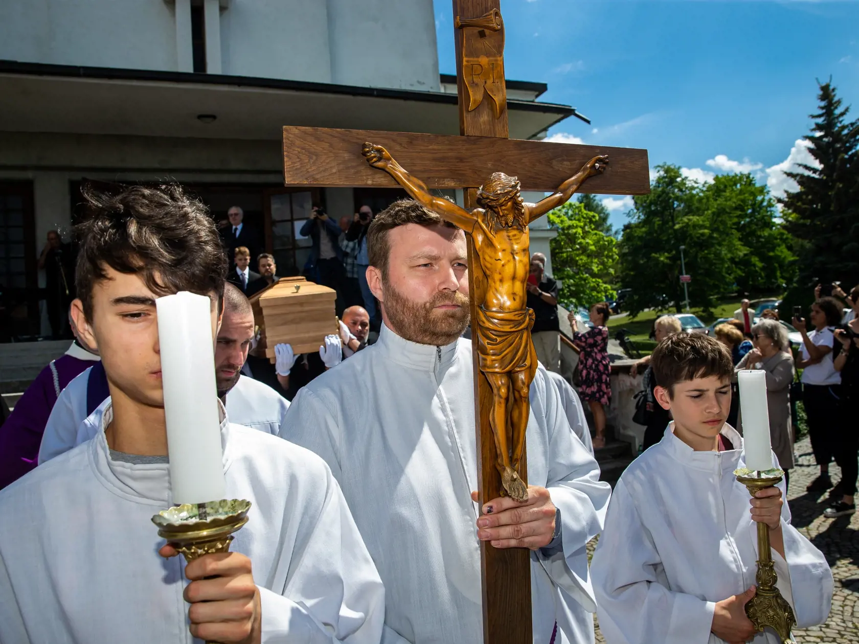 Posledná rozlúčka s českým hercom Josefom Abrhámom v kostole sv. Anežky České na Spořilově v Prahe.