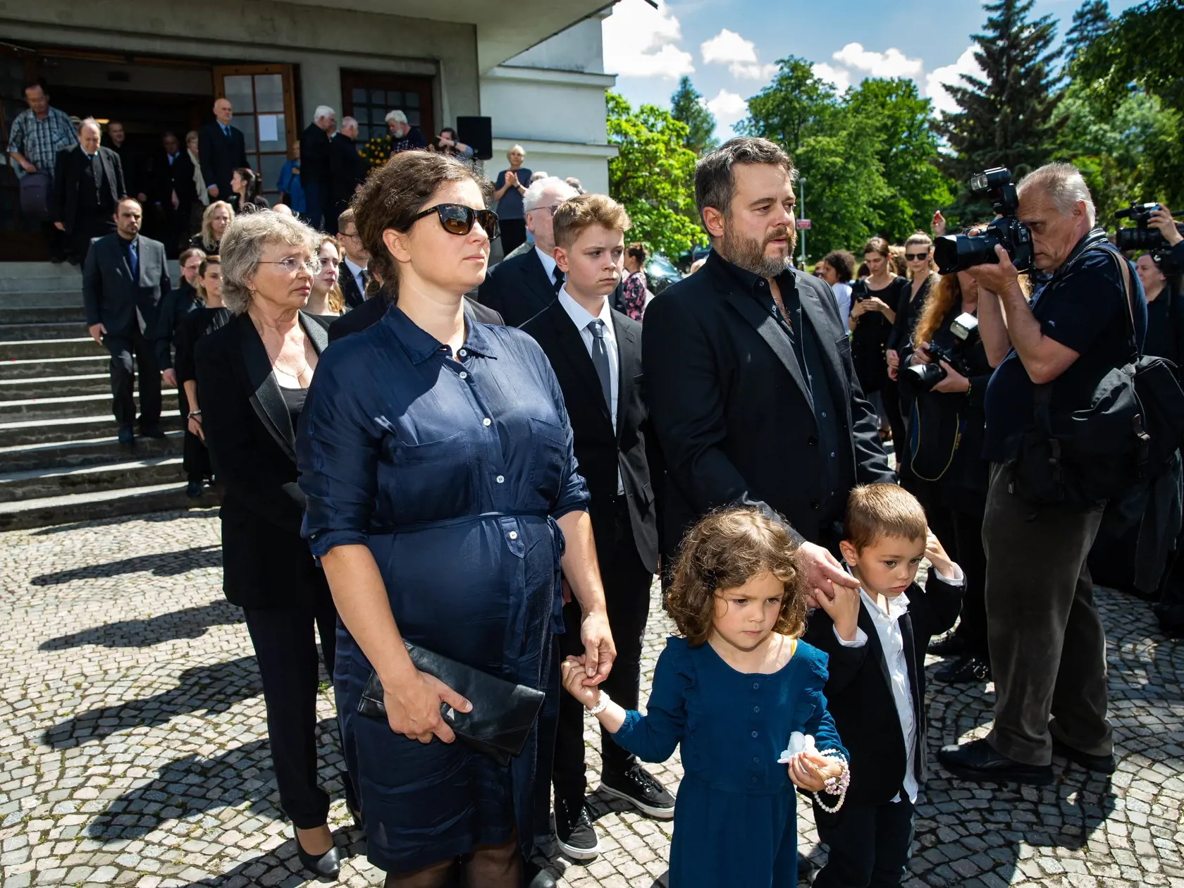 Posledná rozlúčka s českým hercom Josefom Abrhámom v kostole sv. Anežky České na Spořilově v Prahe. Na snímke Ľudmila Abrhámová s manželom Josefom Abrhámom ml.