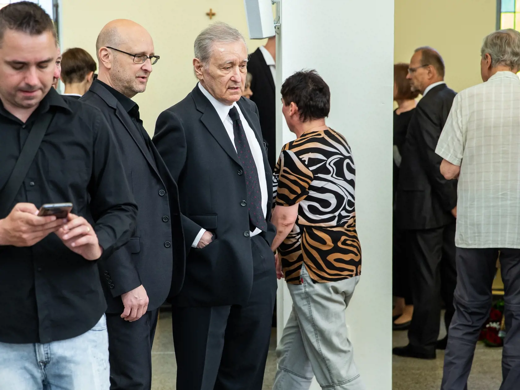 Posledná rozlúčka s českým hercom Josefom Abrhámom v kostole sv. Anežky České na Spořilově v Prahe. Na snímke Milan Markovič.