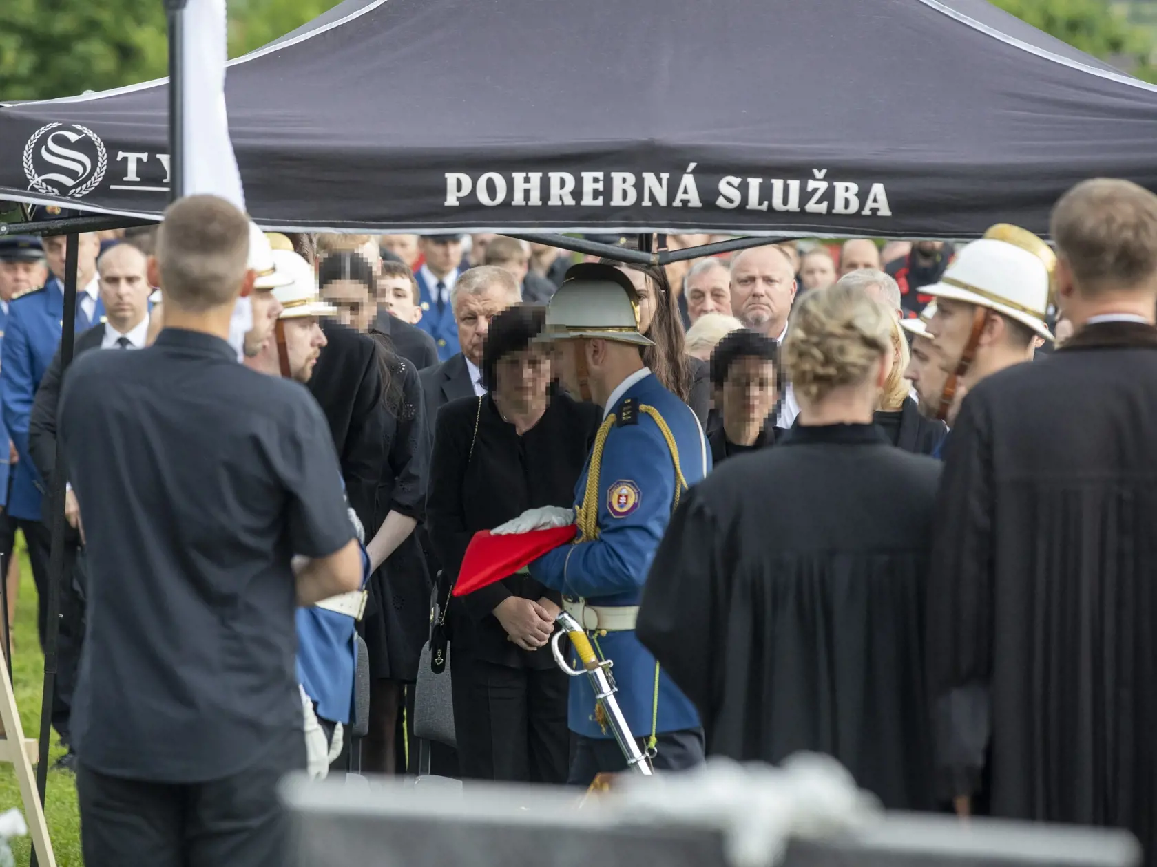 Na snímke je pohreb hasiča Lukáša Hrušovského v Trenčianskych Stankovciach, ktorý tragický zahynul pri výkone povolania.