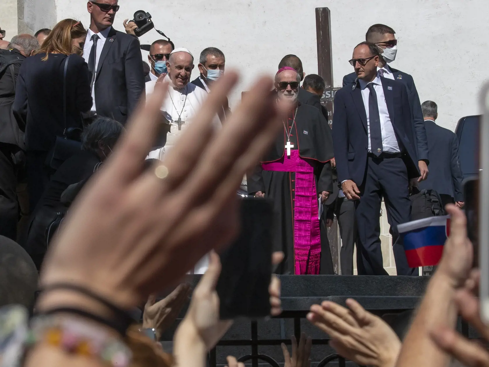 Pápež František sa počas svojej trodňovej apoštolskej návštevy Slovenska stretol v bratislavskom Dóme svätého Martina Čaputovou s predstaviteľmi cirkvi.
