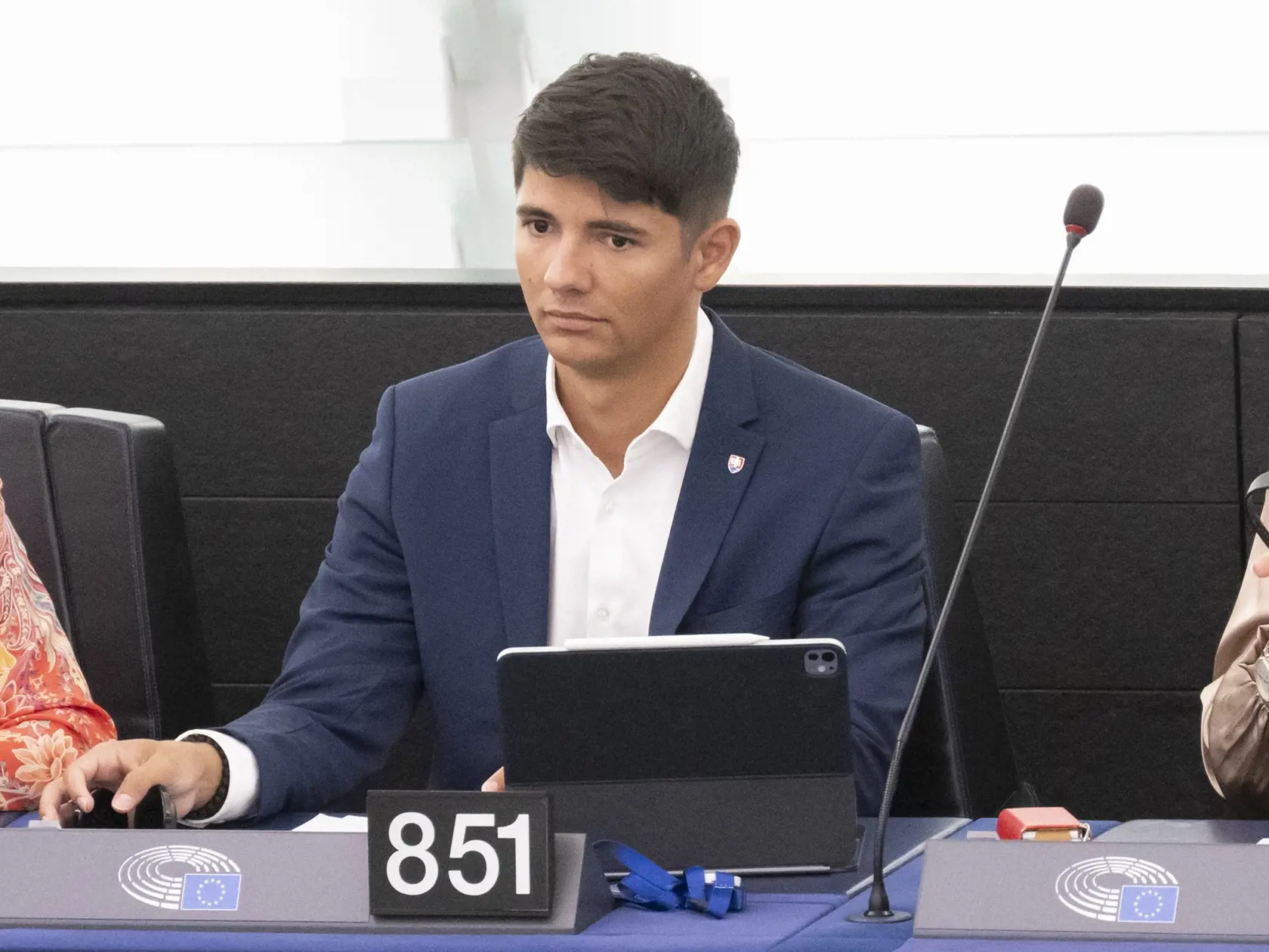 Na snímke slovenský europoslanec  Erik Kaliňák (SMER-SD) počas ustanovujúcej plenárnej schôdze Európskeho parlamentu po júnových voľbách v utorok 16. júla 2024 v Štrasburgu. Poslanci v utorok a v stredu zvolia predsedu EP najbližšieho 2,5 roka, ako aj 14 podpredsedov a piatich kvestorov. FOTO TASR - Martin Baumann