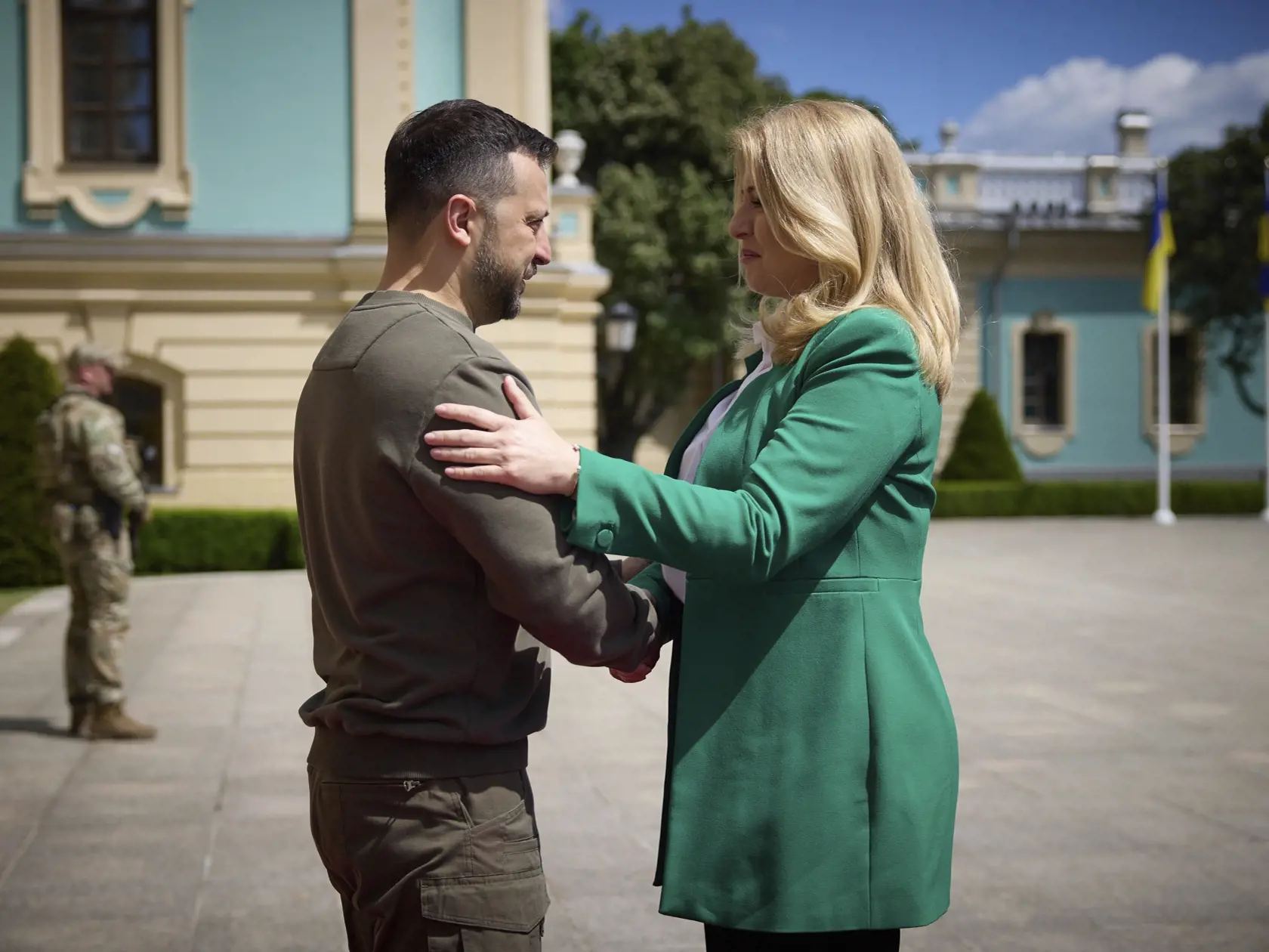 Naposledy sa s prezidentom Zelenským zvítala v pozícii hlavy štátu. Poďakovala mu za vzájomné priateľstvo a spoluprácu. Pripomenula, že za uplynulých päť rokov v prezidentskom úrade navštívila Kyjev štyrikrát.