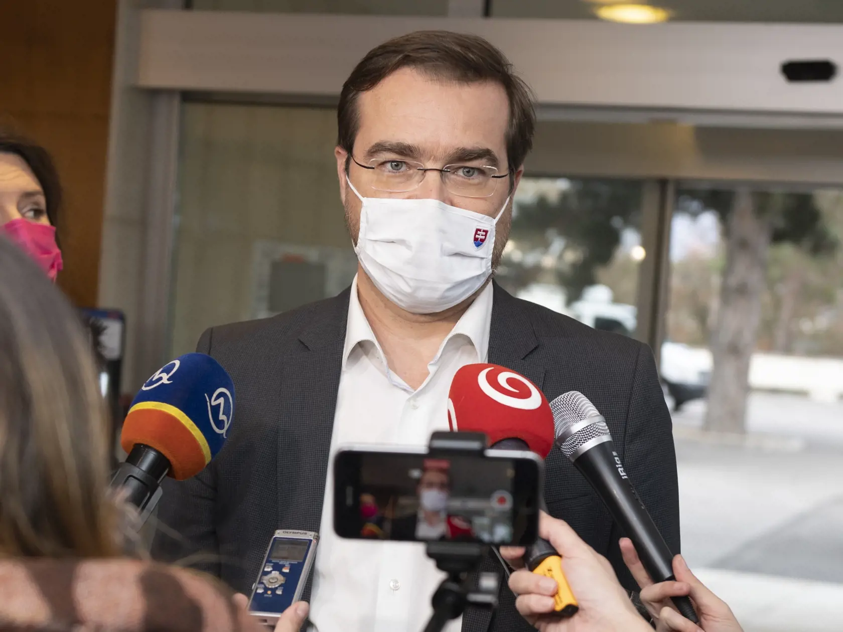Vláda o nových bezpečnostných opatreniach ešte neinformovala, ako to bude naozaj sa dozvieme v najbližších dňoch.