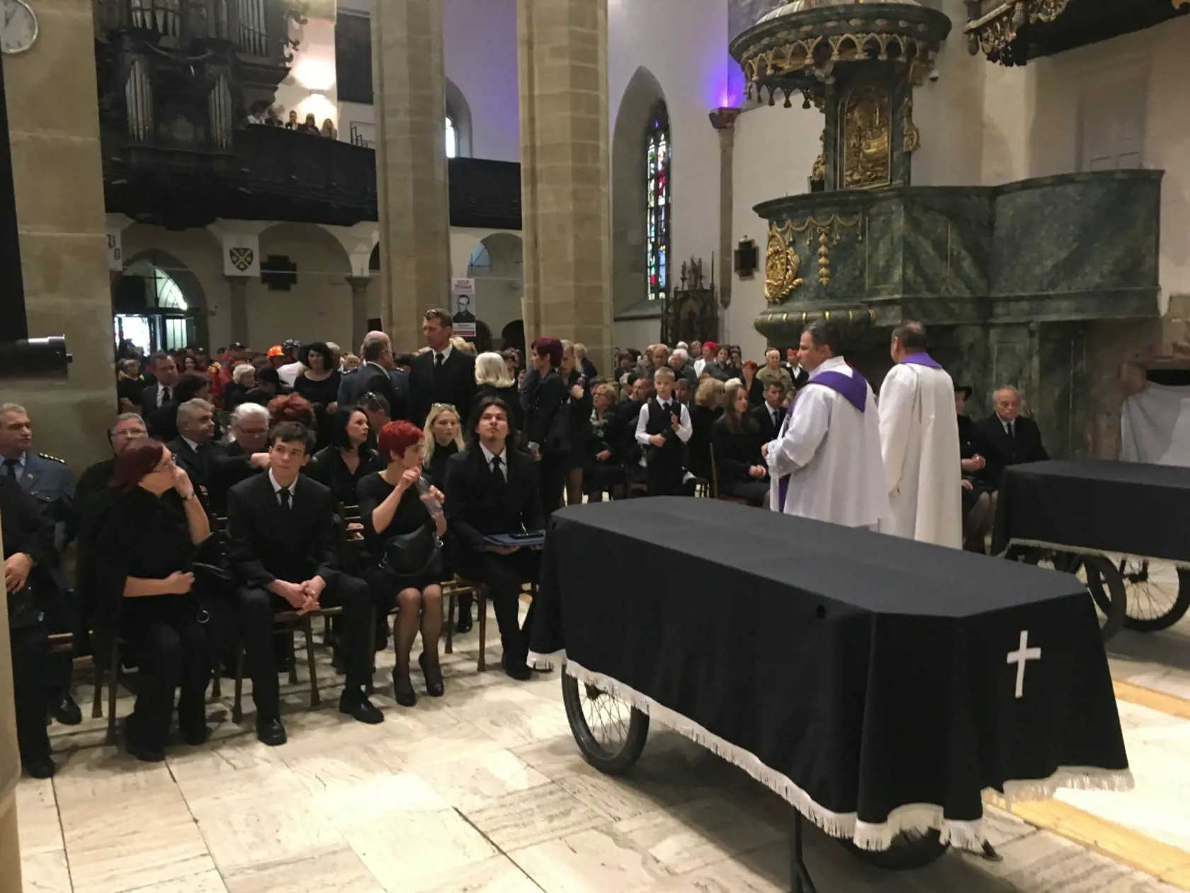 Posledná rozlúčka s hrdinami Radoslavom Lackom (†48) a Petrom Toďorom (†43).