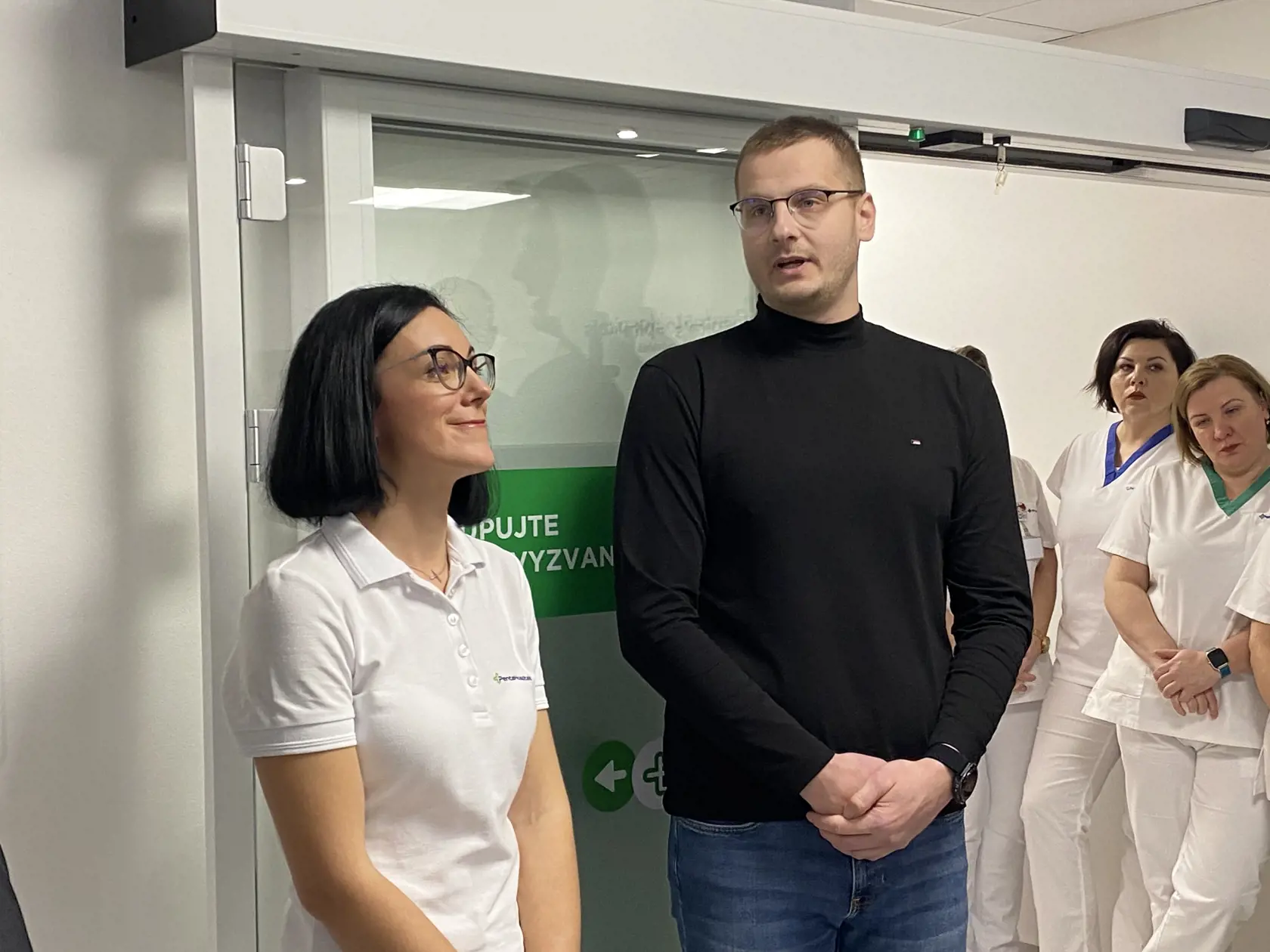 Na urgentnom príjme zachránený policajt Šimon Novák (31) zo Svidníka s primárkou Ingrid Beríkovou. 