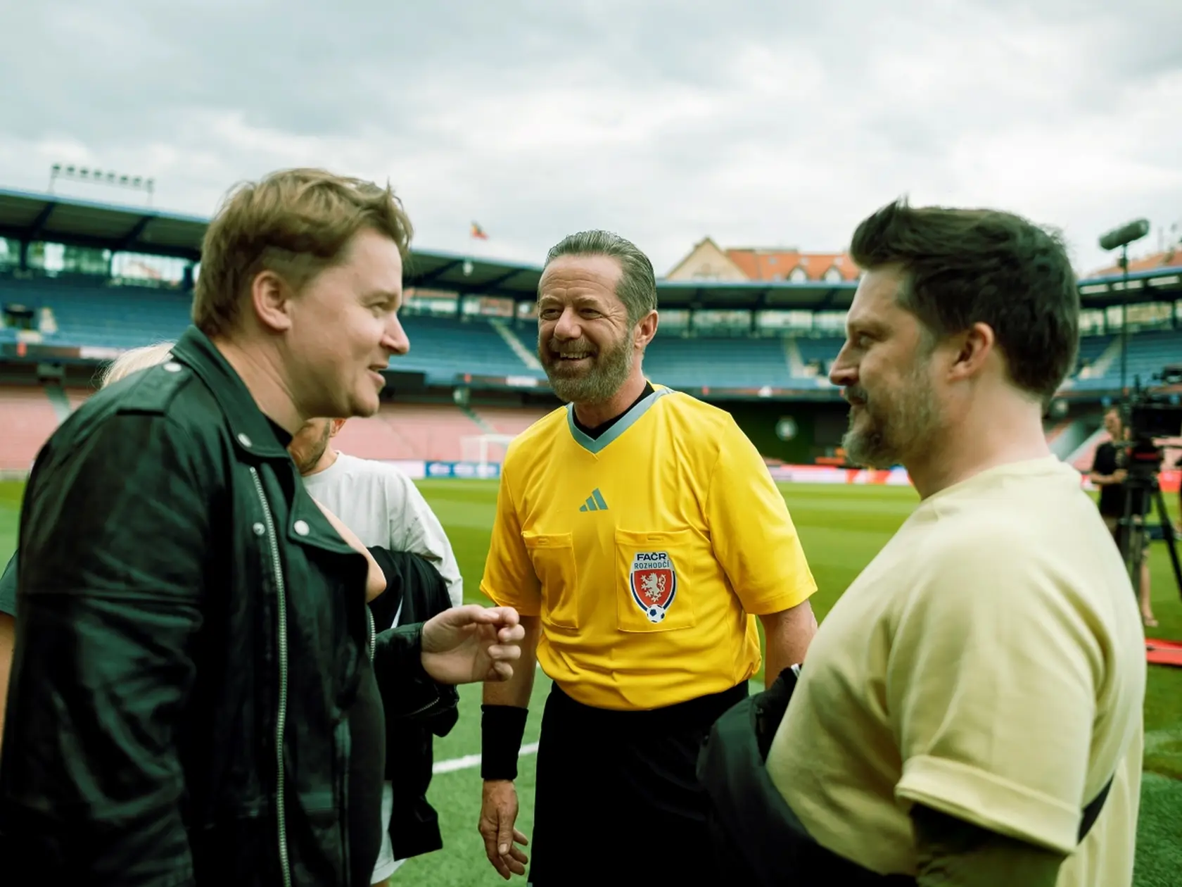 Futbal je kultúra! Petr Kolečko a Vladimír Skórka predstavujú trailer komédie „Kúzlo derby“.