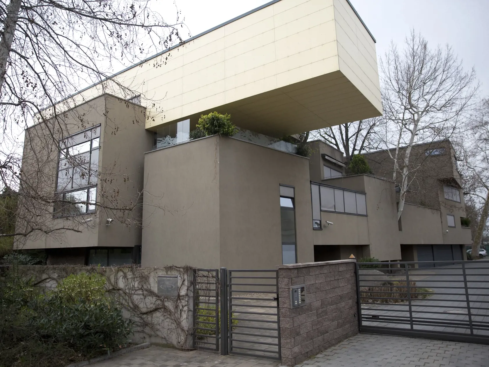 Apartmán Paškovcov sa nachádza v polyfunkčnom objekte v Mestskom parku.
