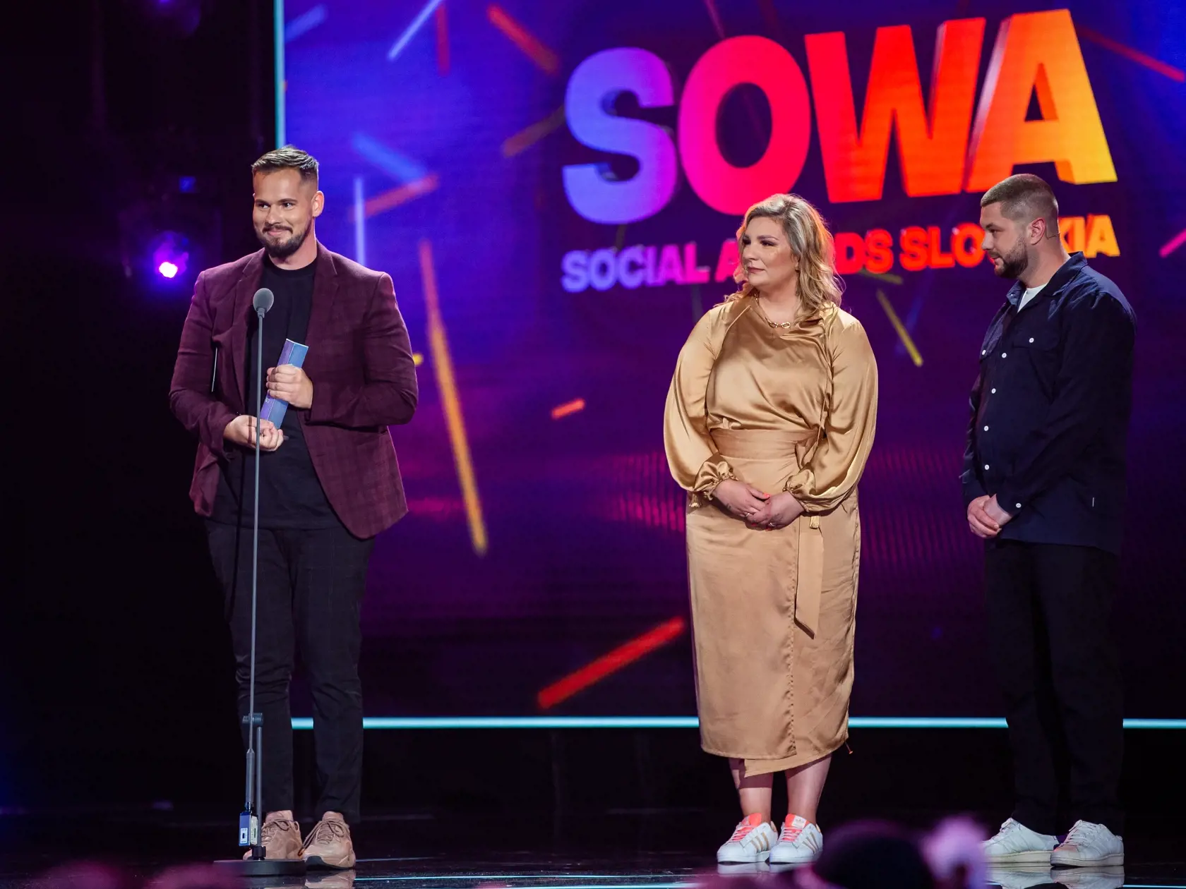 Galavečer Social Awards Slovakia "SOWA" v Bratislave. Na snímke Simona Salátová, Joe Trendy a František Košarišťan.