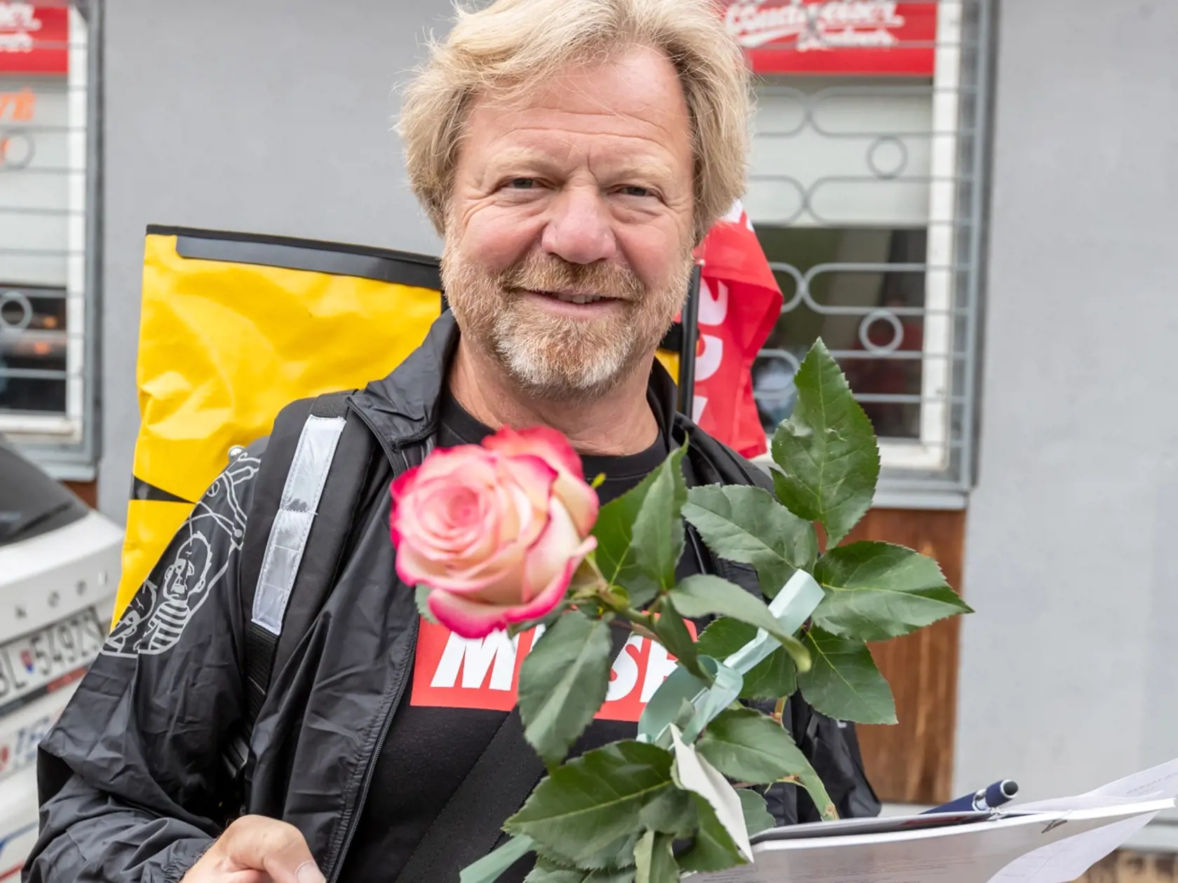 Na snímke štart charitatívnej akcie - Misia: Aby bol svet lepší, so štartom celebrít na trhovisku Miletičova. 